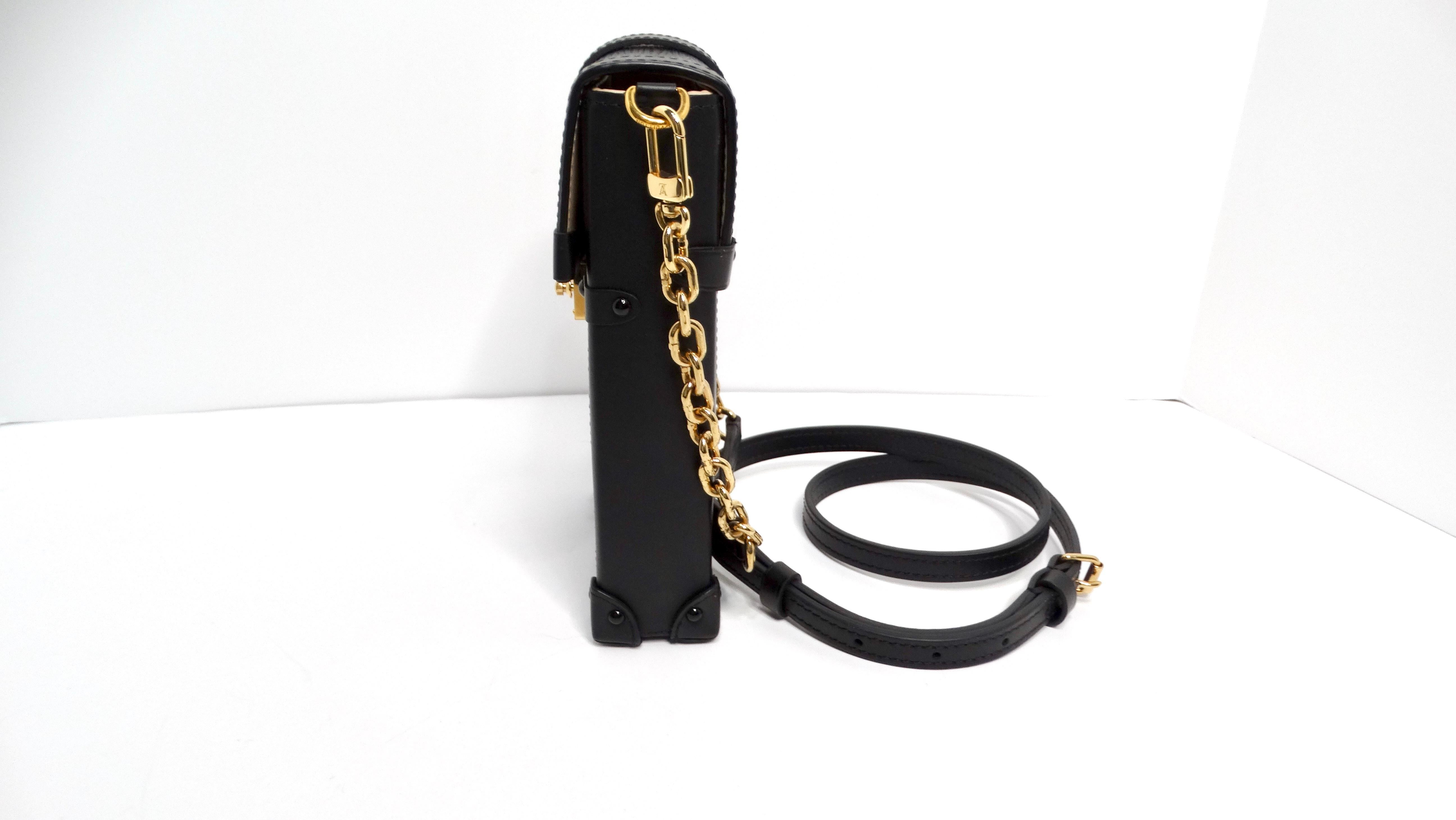 Louis Vuitton 2019 Epi Vertical Pochette Trunk Crossbody Bag In Fair Condition For Sale In Scottsdale, AZ