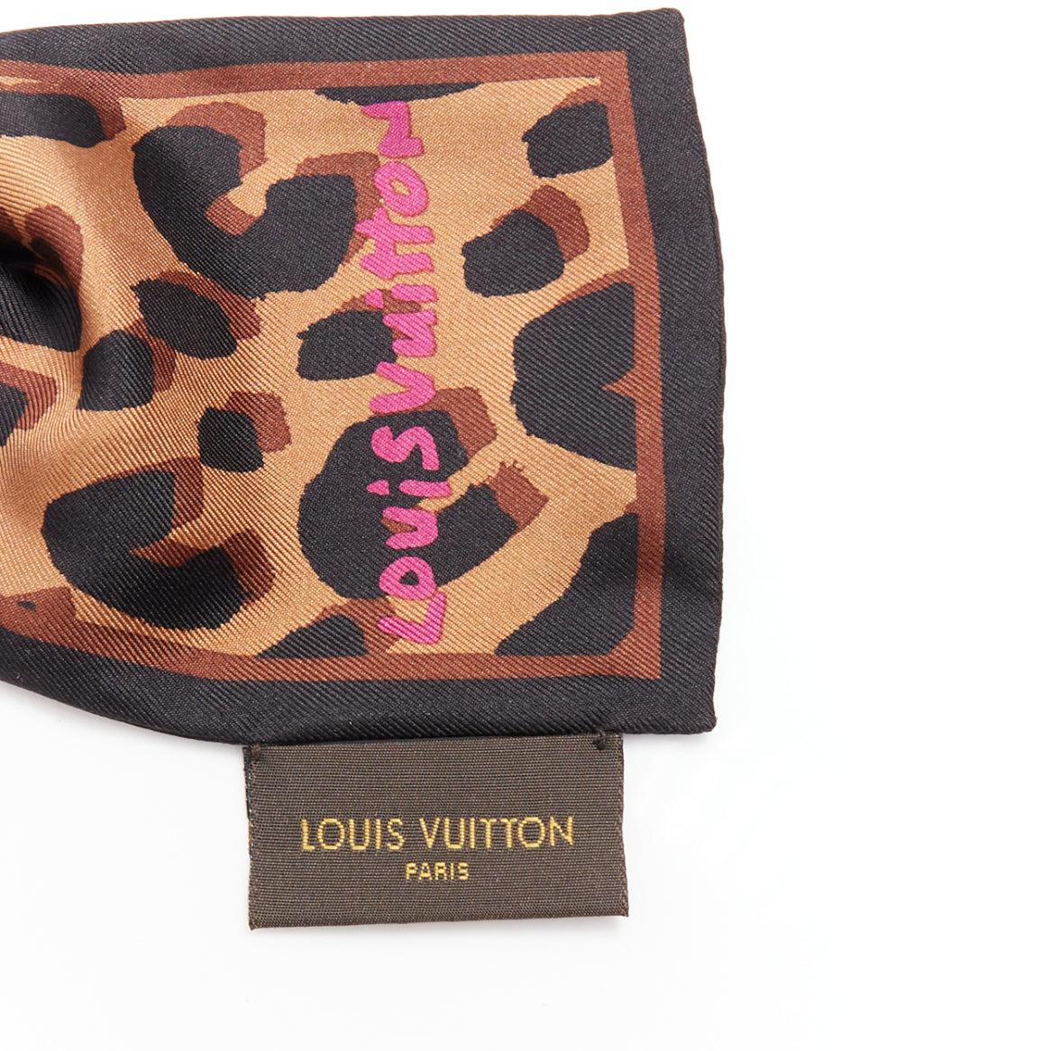 LOUIS VUITTON 2019 Stephen Sprouse negro piel marrón leopardo cuello bufanda graffiti en venta 3
