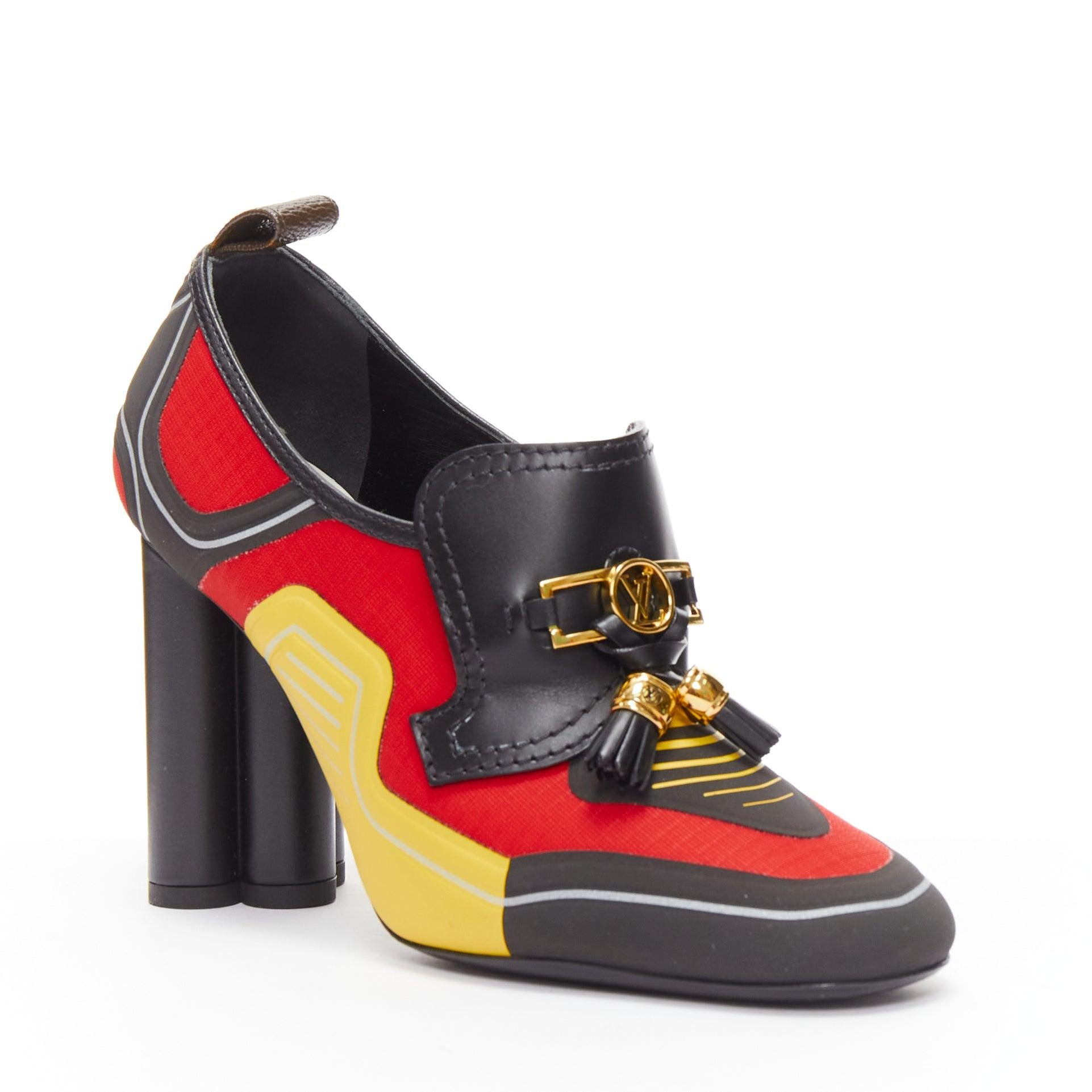 LOUIS VUITTON 2020 Runway red sports neoprene tassel flower heel loafer EU38
Reference: TGAS/D00899
Brand: Louis Vuitton
Designer: Nicolas Ghesquiere
Collection: 2020 - Runway
Material: Fabric, Leather
Color: Red, Black
Pattern: Solid
Closure: Slip