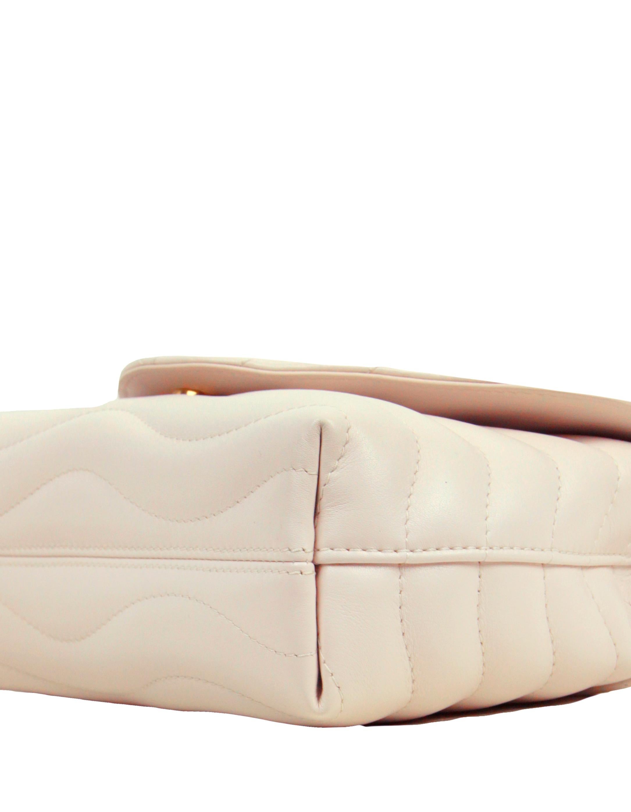 Women's Louis Vuitton 2021 LIKE NEW Ivorie Ivory Calfskin LV New Wave Chain Flap Bag