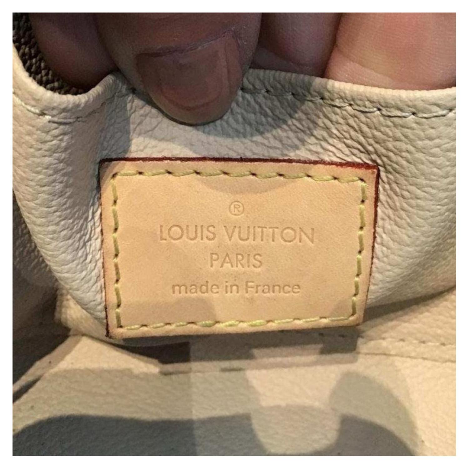 Louis Vuitton 2021 Monogram Monogramm Kosmetiktasche im Angebot 5