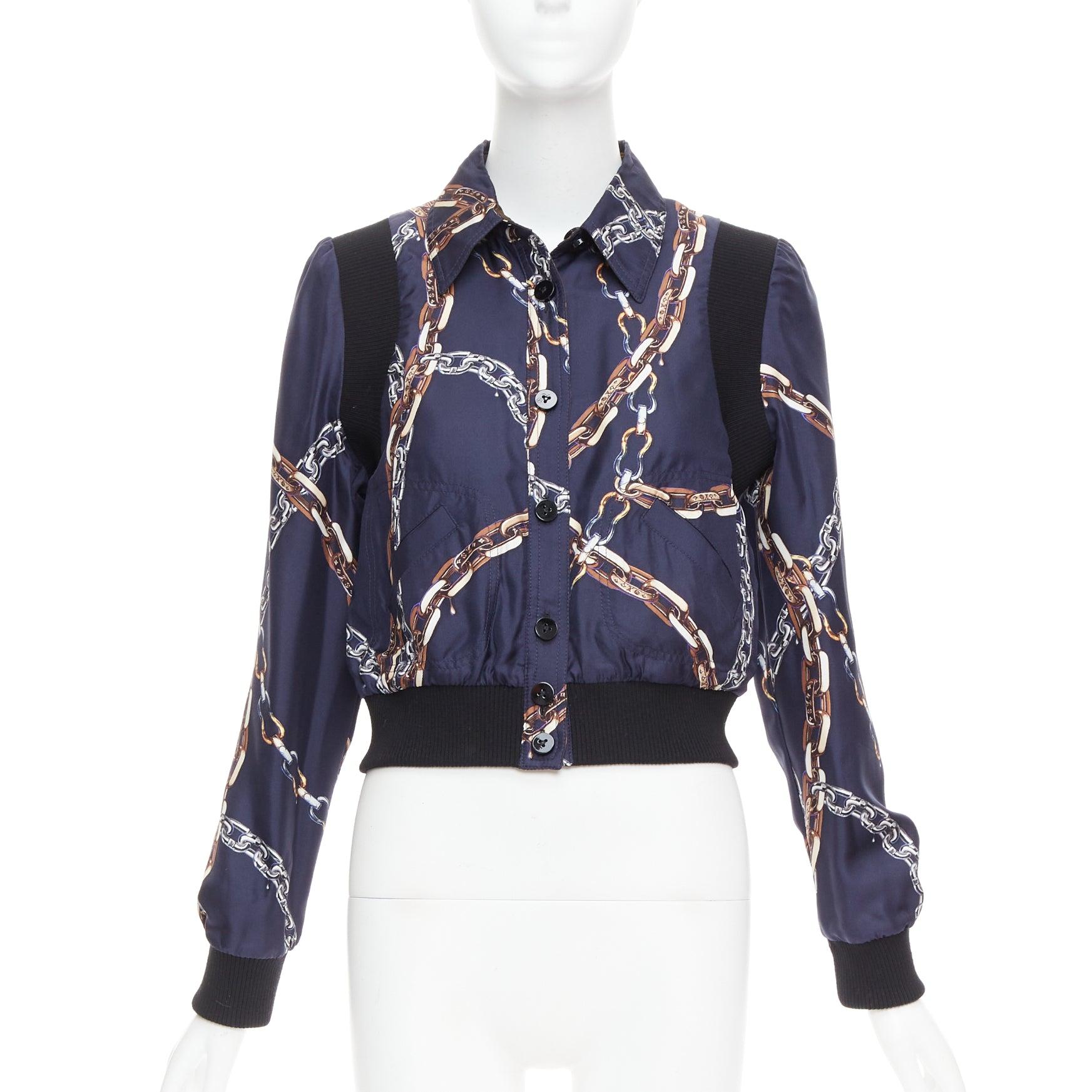 LOUIS VUITTON 2021 Reversible LV monogram cropped bomber jacket FR36 S
Reference: TGAS/E00852
Brand: Louis Vuitton
Designer: Nicolas Ghesquiere
Collection: 2021
Material: Silk, Fabric
Color: Brown, Multicolour
Pattern: Monogram
Closure: Zip
Lining: