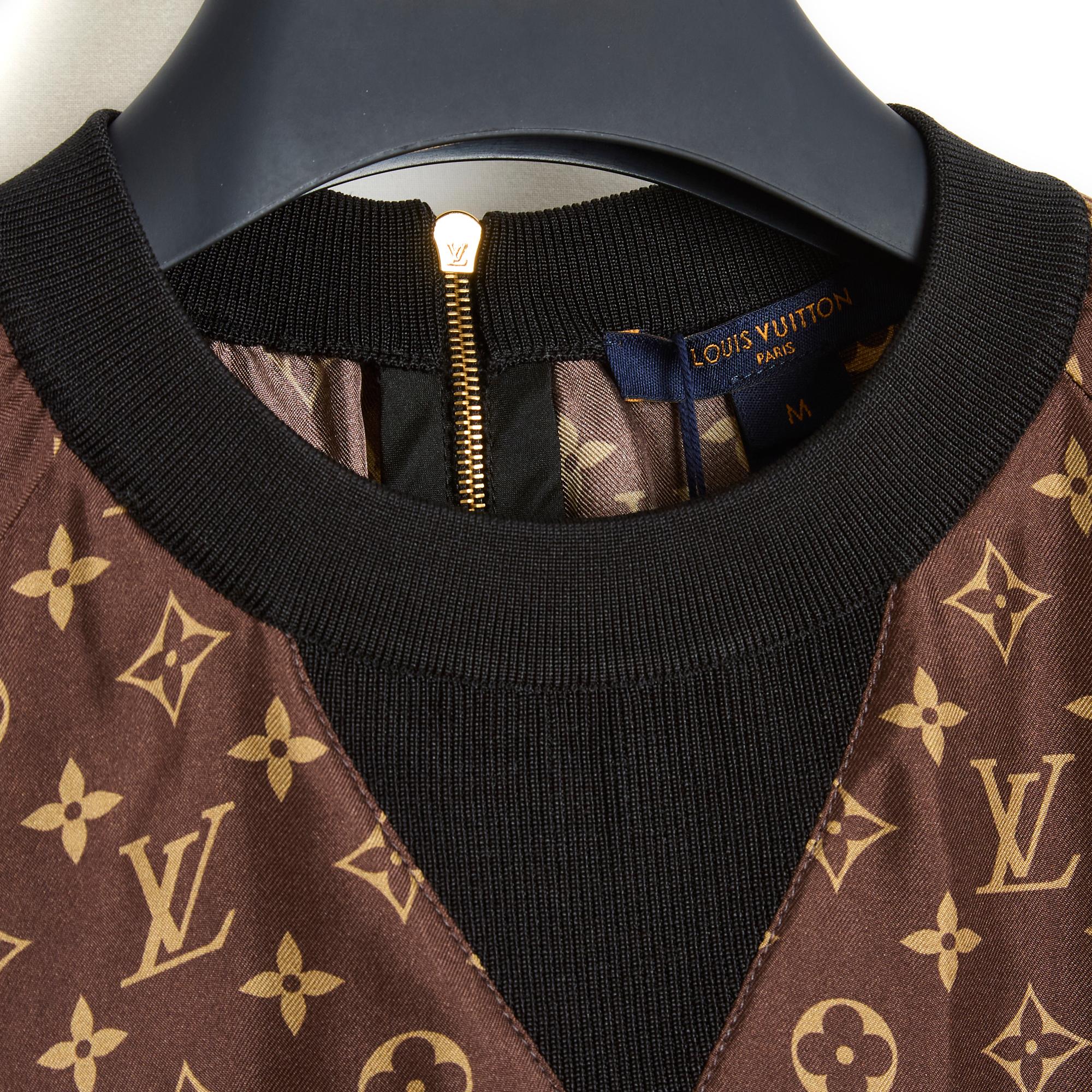 Top Louis Vuitton collection 2021, in the shape of a sweatshirt but in the material of a blouse, in monogram printed silk twill, round neck closed with a zip and a monogram canvas pull, long sleeves tightened with a ribbed knit, like the bottom of