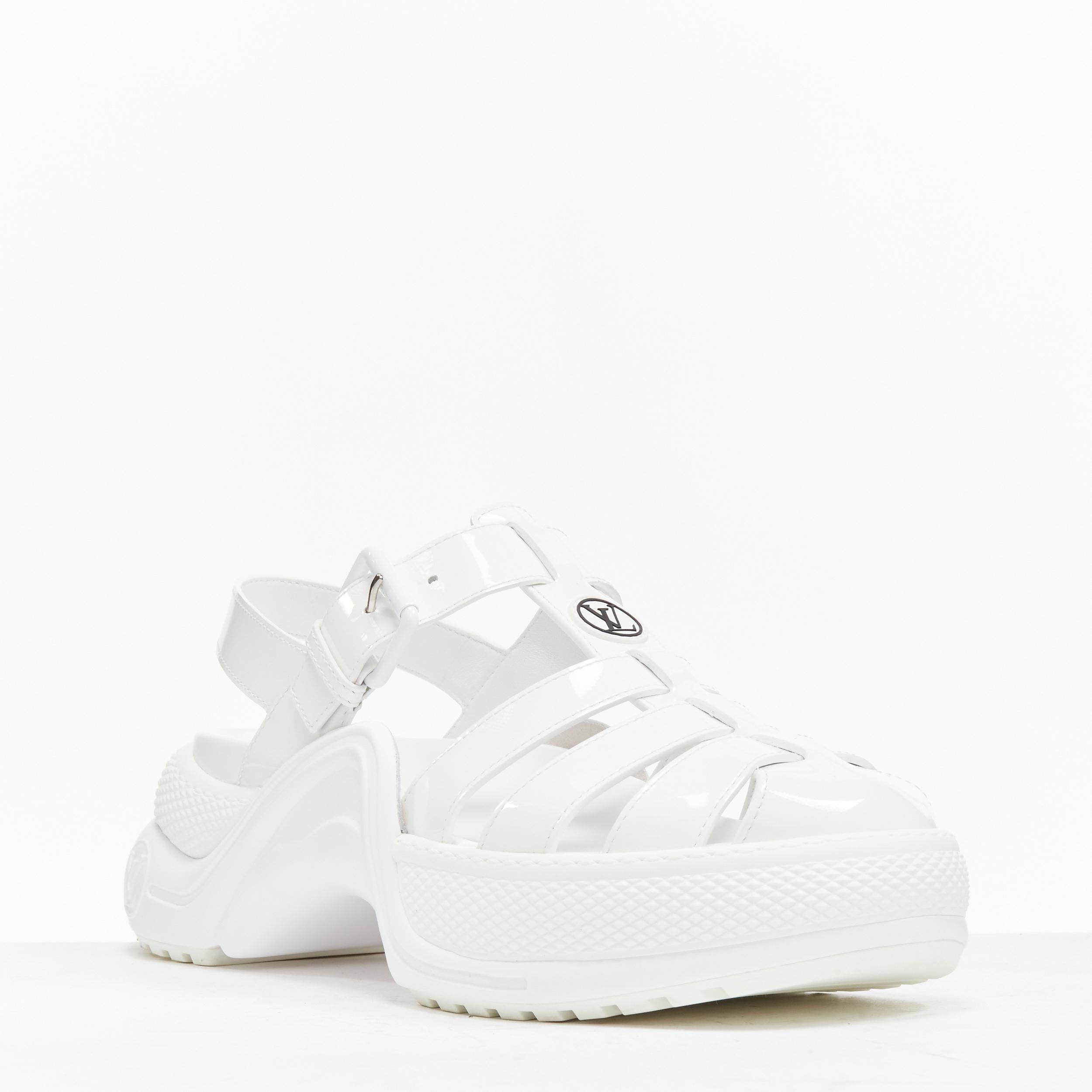 LOUIS VUITTON 2022 Archlight white patent leather chunky sole fisherman sandals EU38
Reference: TGAS/D00206
Brand: Louis Vuitton
Designer: Nicolas Ghesquiere
Model: Archlight
Collection: 2022
Material: Patent Leather, Rubber
Color: White
Pattern:
