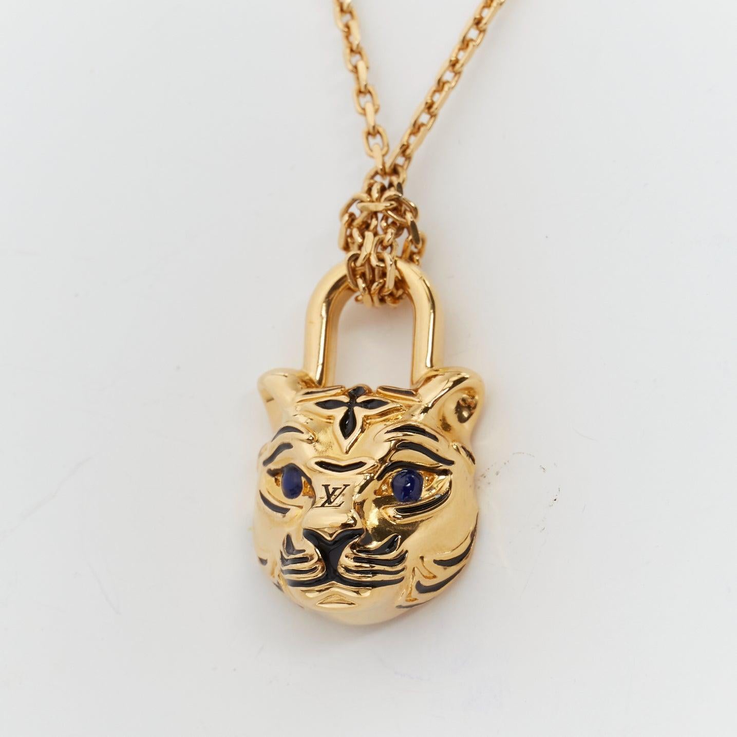 LOUIS VUITTON 2022 Year of Tiger Limited Edition gold blue eyes lock necklace
Reference: TGAS/E00841
Brand: Louis Vuitton
Collection: 2022 Year of TIger
Material: Metal
Color: Gold, Blue
Pattern: Animal Print
Closure: Lobster Clasp
Extra Details: LV