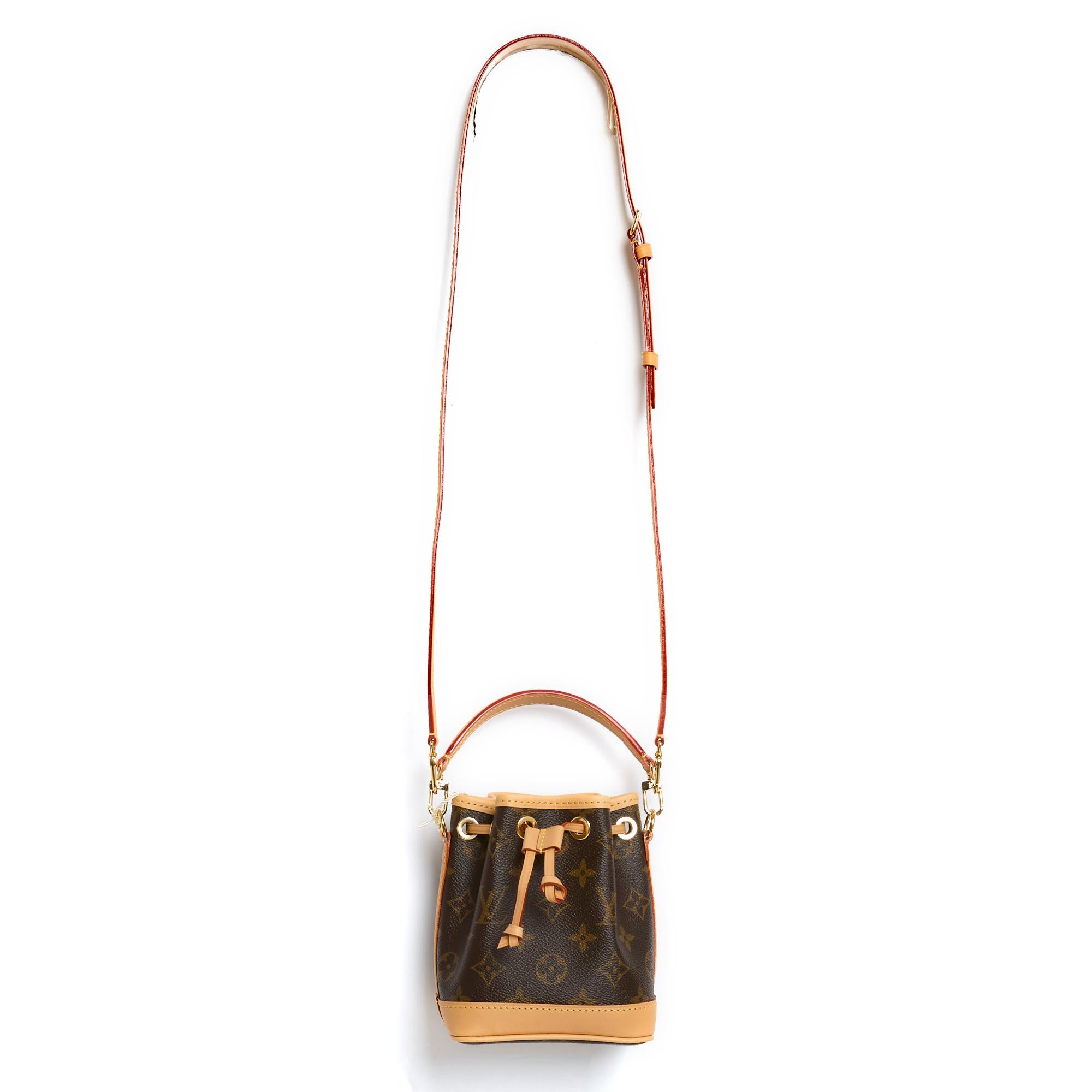 Louis Vuitton bag Noé model Nano format in coated canvas, natural leather and gold metal, interior in brown suede, removable handle, adjustable and detachable shoulder strap. Width 10 cm x height 16 cm x depth 13 cm, handle 25 cm, shoulder strap 91