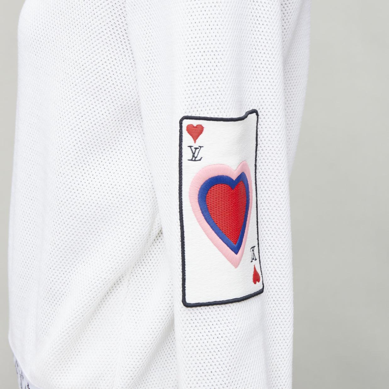 LOUIS VUITTON 2023 Queen of Hearts crème badge LV slouchy dress L
Référence : TGAS/F00024
Marque : Louis Vuitton
Designer : Nicolas Ghesquiere
Collectional : 2023
Matière : Coton, mélange
Couleur : Crème, Rouge
Motif : Coeur
Fermeture :