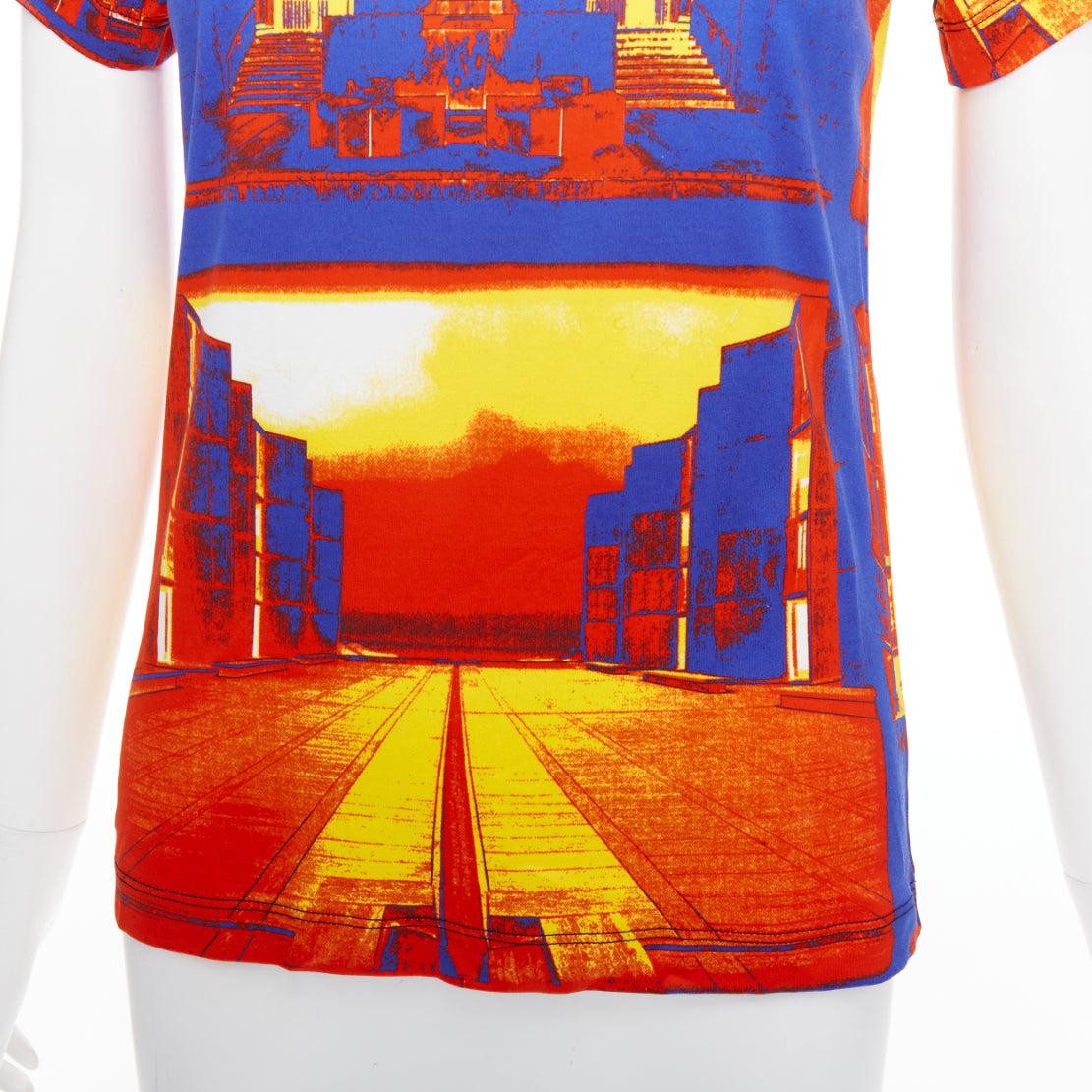 LOUIS VUITTON 2023 Salk Institute orange city print LV chain tshirt XS in vendita 2