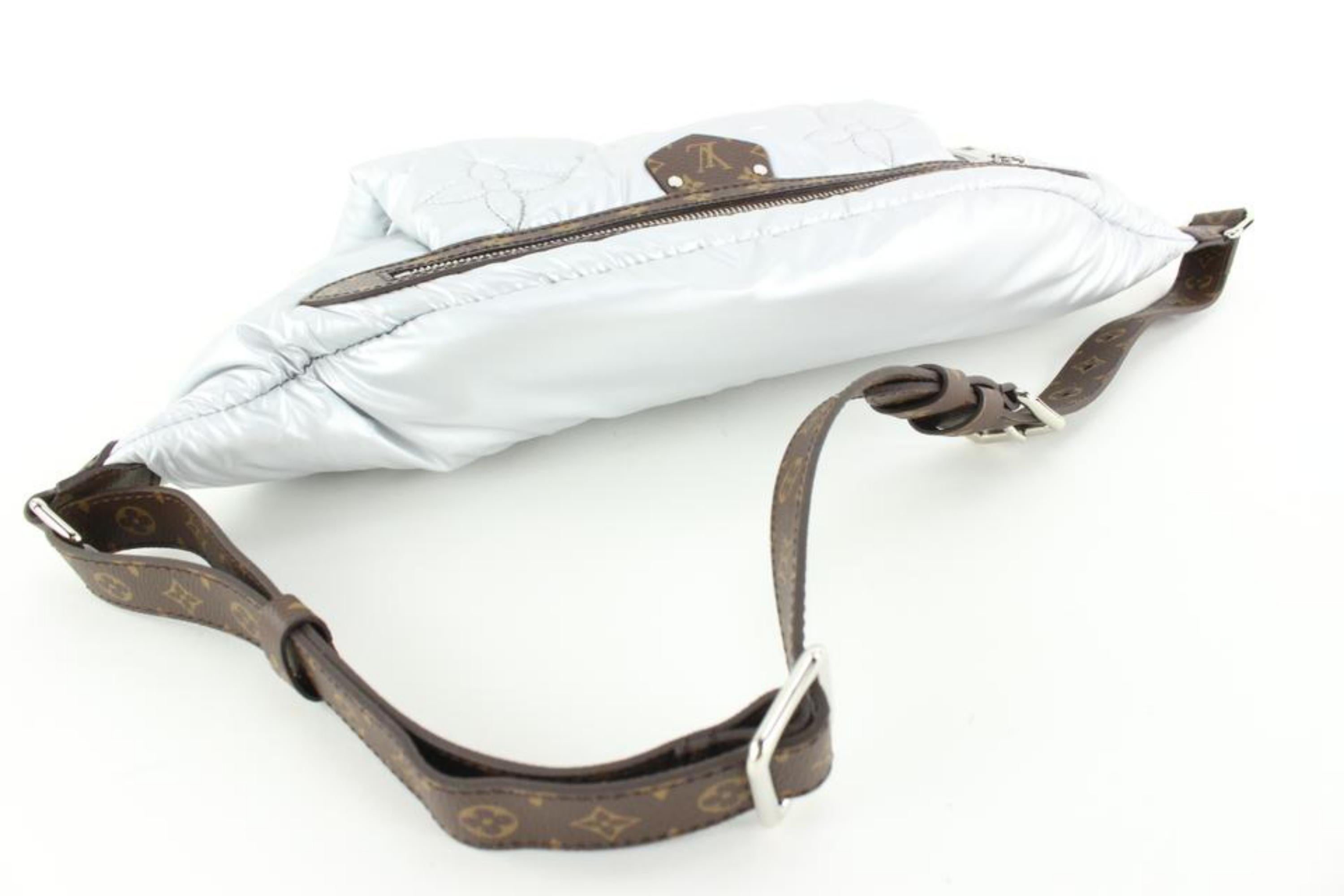 Argent Louis Vuitton 2023 Silver Puffer Monogram Pillow Bumbag 2LVJ1027 en vente