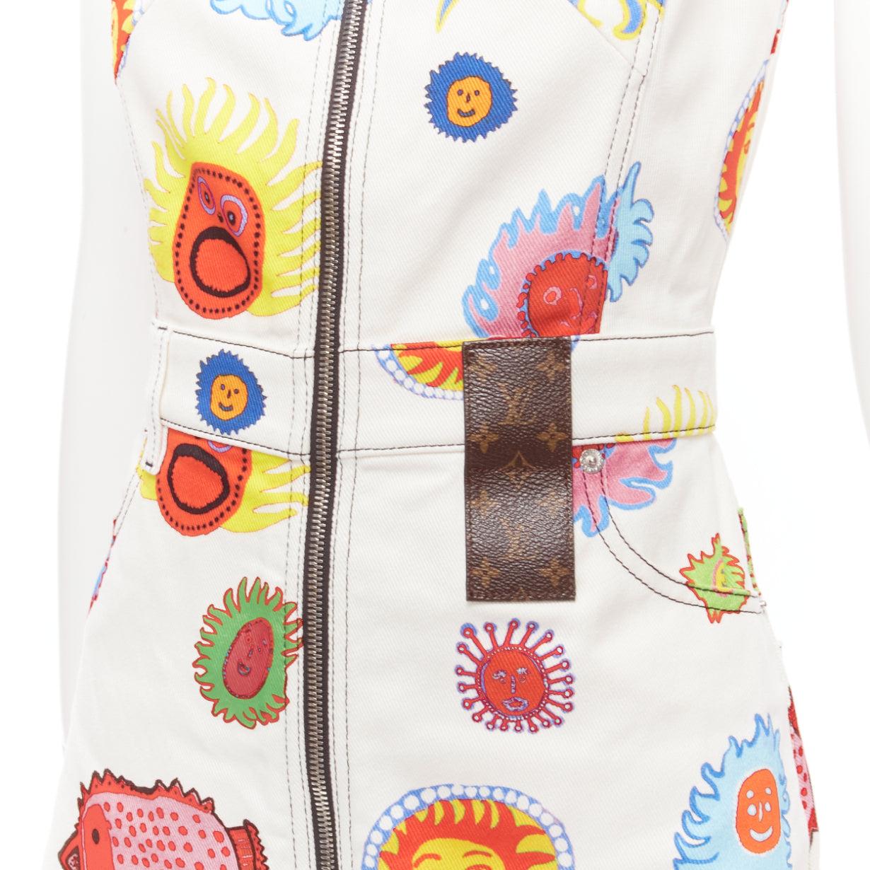 LOUIS VUITTON 2023 Yayoi Kusama Sun Faces white denim monogram patch zip up dress FR34 XS
Reference: AAWC/A00507
Brand: Louis Vuitton
Model: 1AB7ON
Collection: Yayoi Kusama 2023 - Runway
Material: Cotton
Color: White, Multicolour
Pattern: