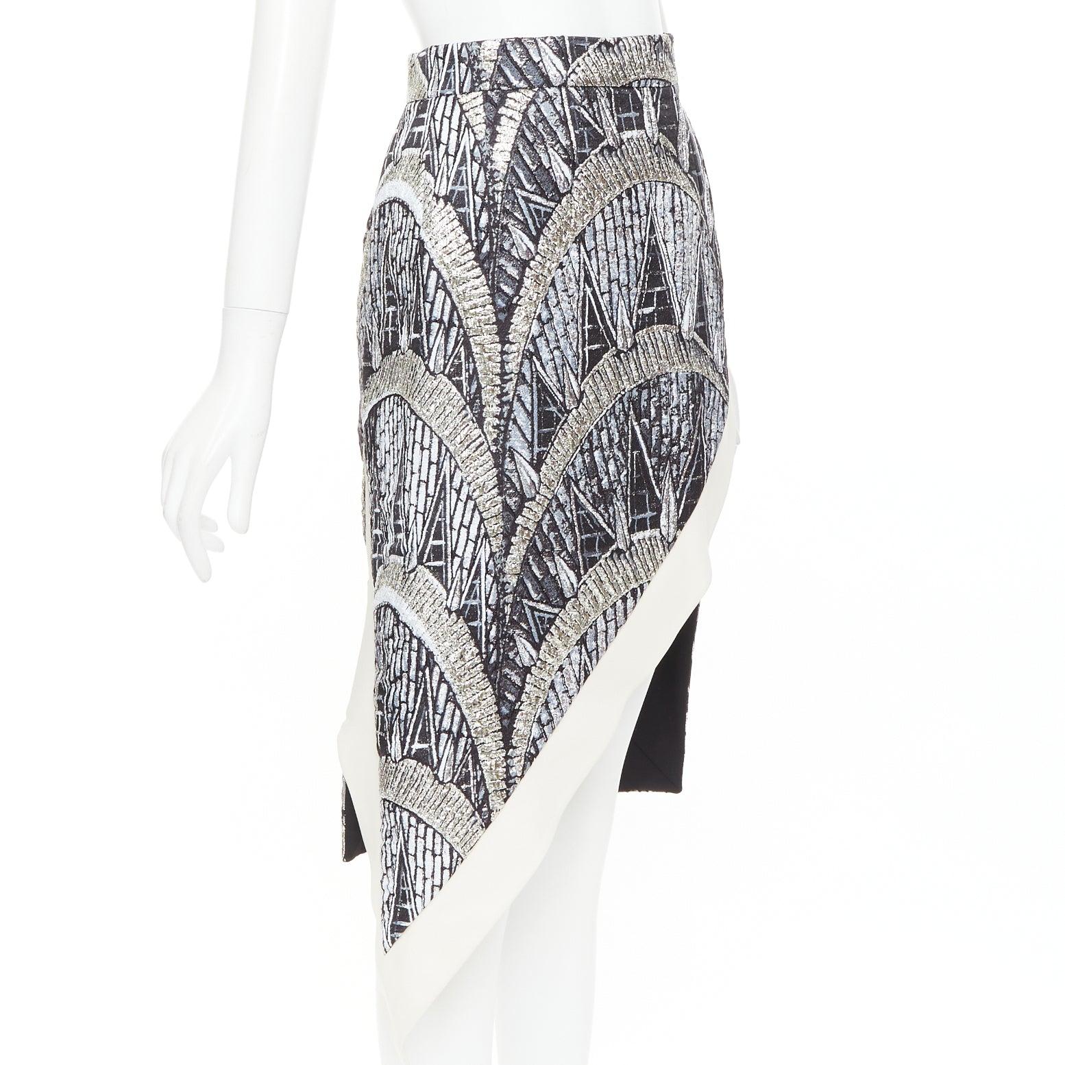LOUIS VUITTON 2024 Runway cream black silver metallic jacquard asymmetric skirt Gris en venta