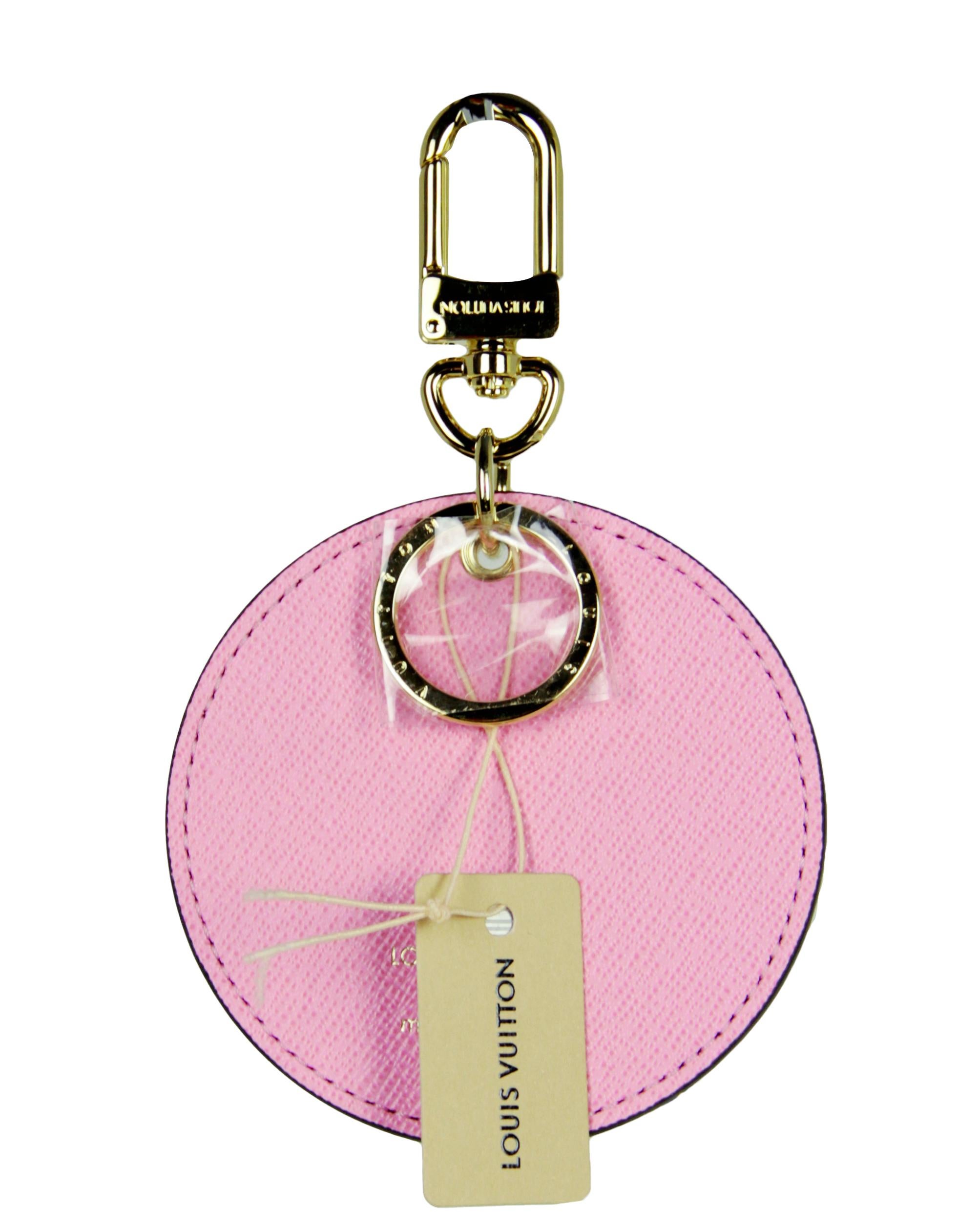 Louis Vuitton '22 Illustre Xmas Paris Monogram Bag Charm/ Key Holder 

Made In: France
Year of Production: 2022
Color: Brown and multicolor
Hardware: Goldtone
Materials: Coated canvas and pink grained cowhide-leather
Exterior Condition: Like