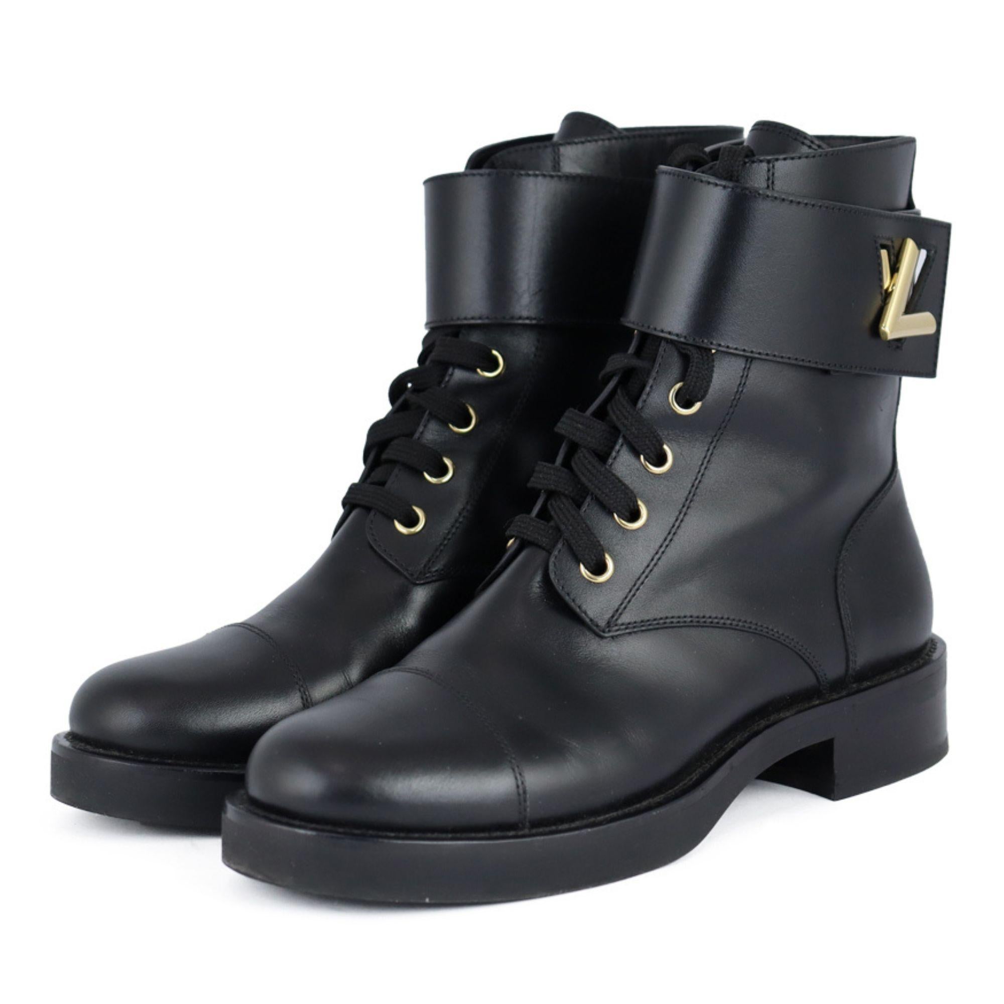 Louis Vuitton black leather wonderland ranger boots.

Material: leather

EU 36.5
Condition

Overall Condition: Like New

Interior Condition: Like New

Exterior Condition: Like New

Extras
Includes original box and two dust bags