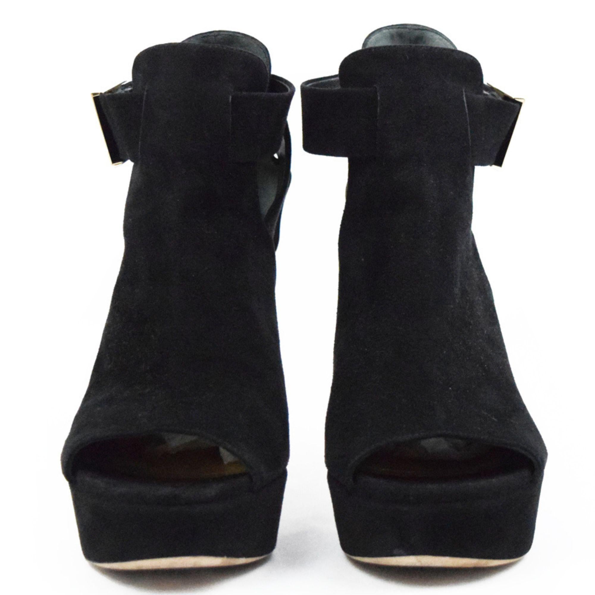 Louis Vuitton -37.5- Suede Cut Out Ankle Booties In Good Condition For Sale In Amman, JO
