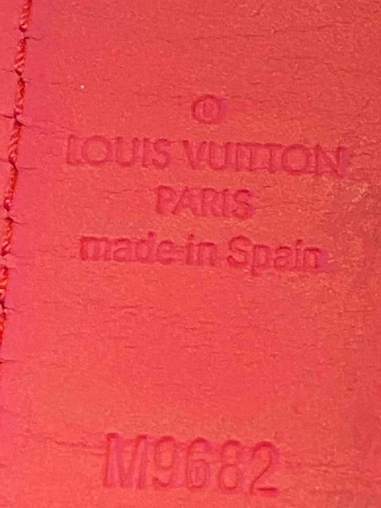 Louis Vuitton 85/34 30mm Weiß Monogrammierte mehrfarbige LV Wende-Halskette (Braun) im Angebot