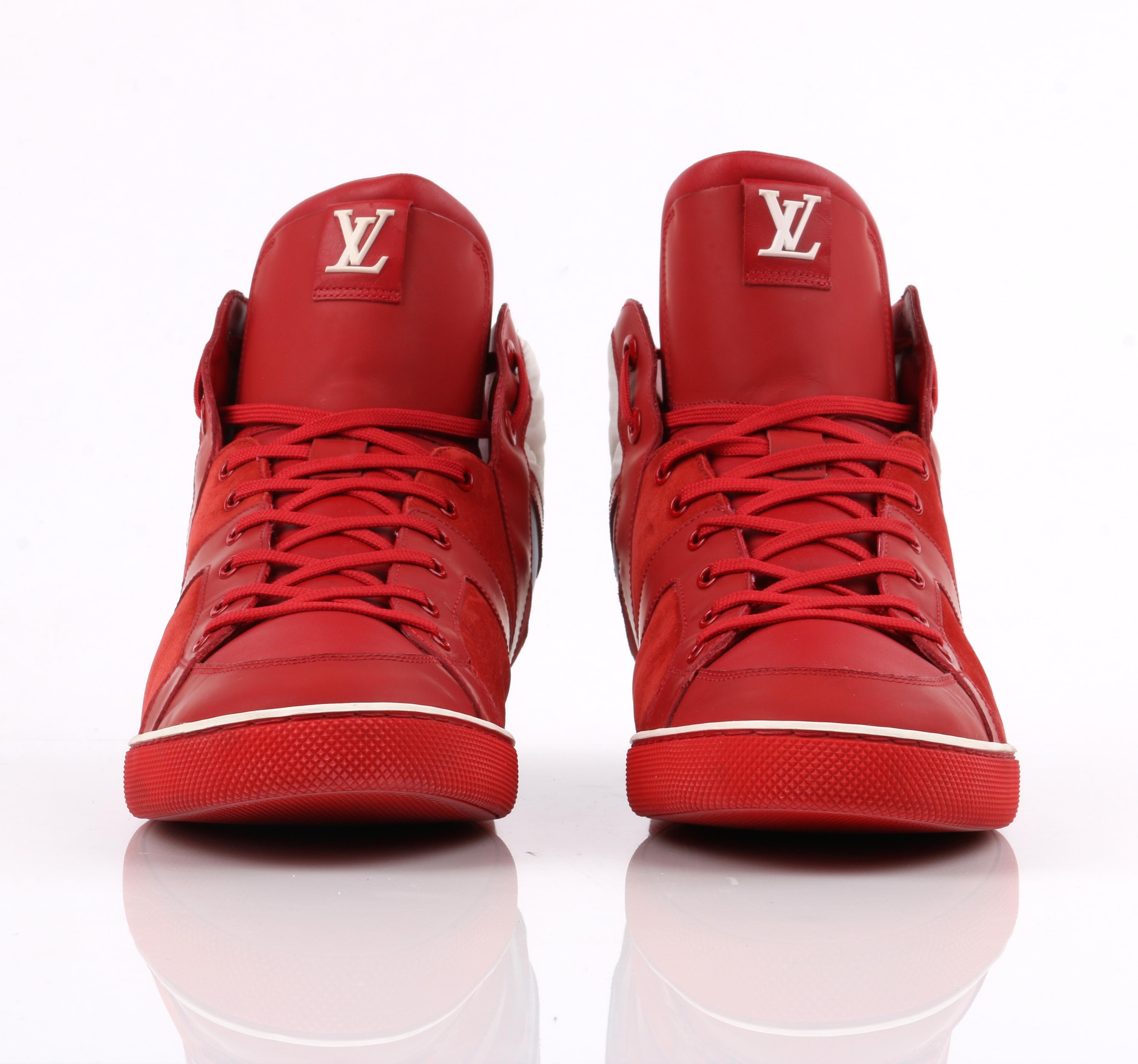 LOUIS VUITTON H/W 2012 „Heroes“ Roter Wildleder-Sneakerstiefel mit hohem Absatz Herren im Angebot