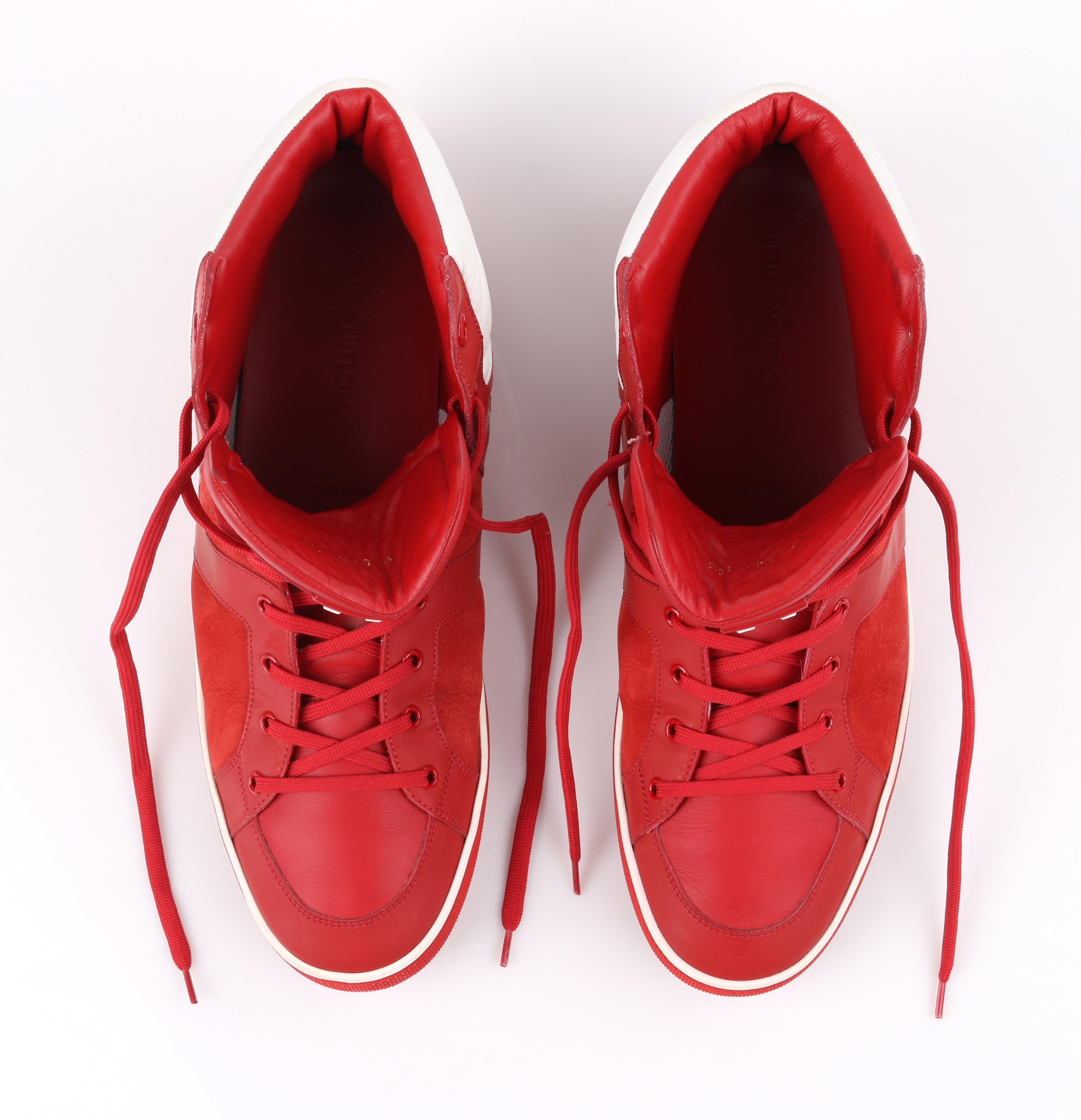 LOUIS VUITTON H/W 2012 „Heroes“ Roter Wildleder-Sneakerstiefel mit hohem Absatz im Angebot 2