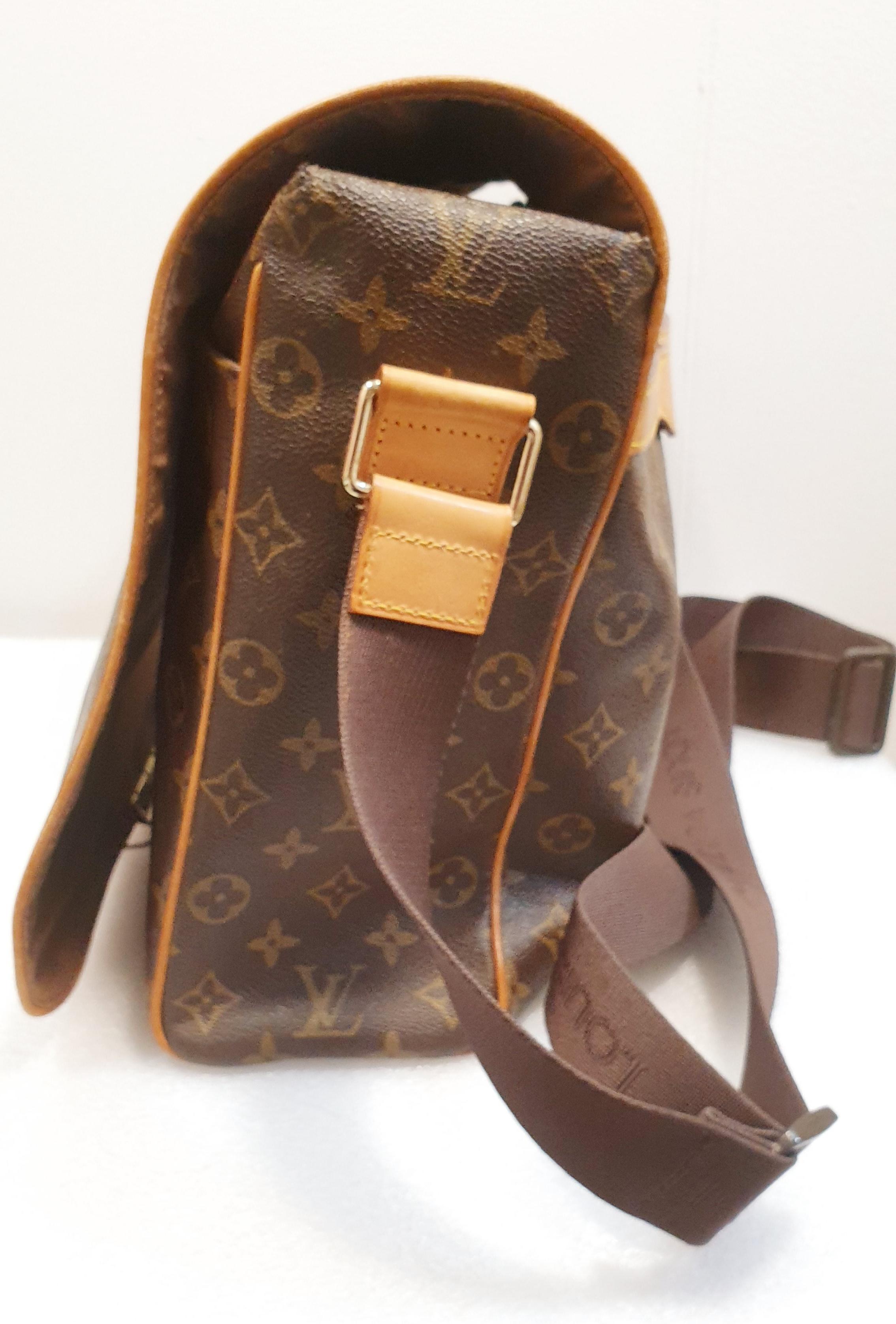 Louis Vuitton Abbesses Messenger Bag mit Monogramm aus Segeltuch (Braun) im Angebot