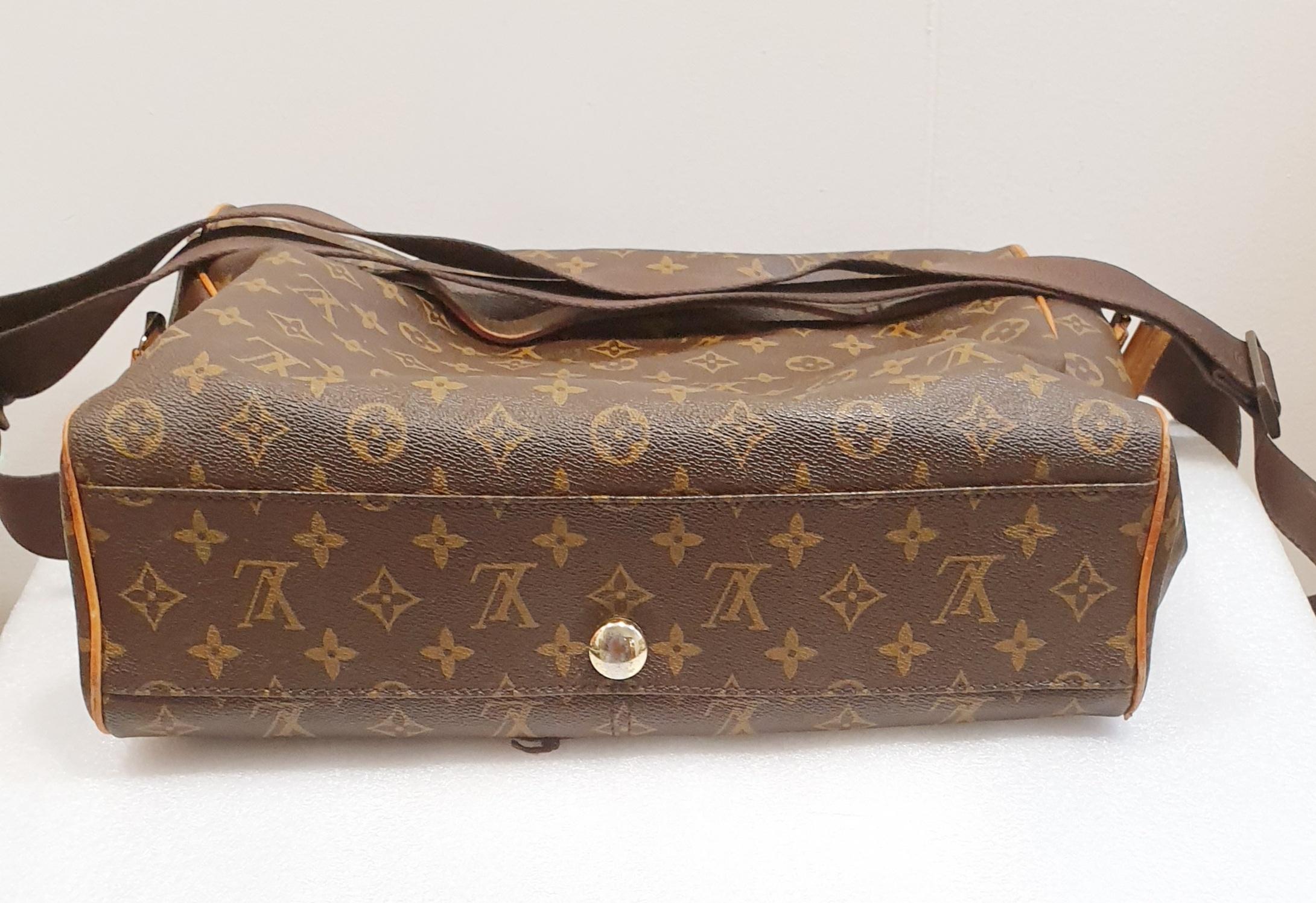 Louis Vuitton Abbesses Messenger Bag mit Monogramm aus Segeltuch für Damen oder Herren im Angebot
