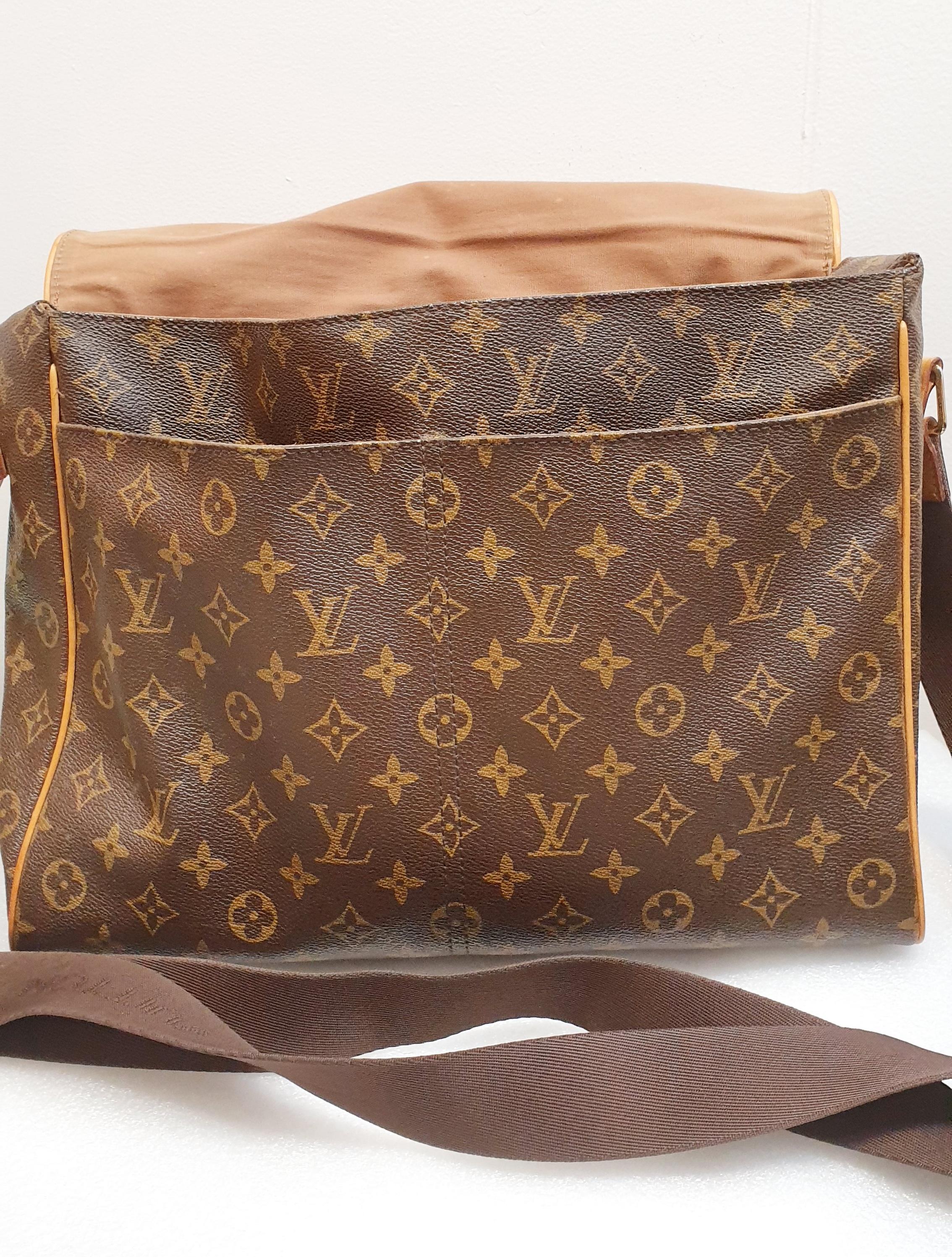 Louis Vuitton Abbesses Messenger Bag mit Monogramm aus Segeltuch im Angebot 1
