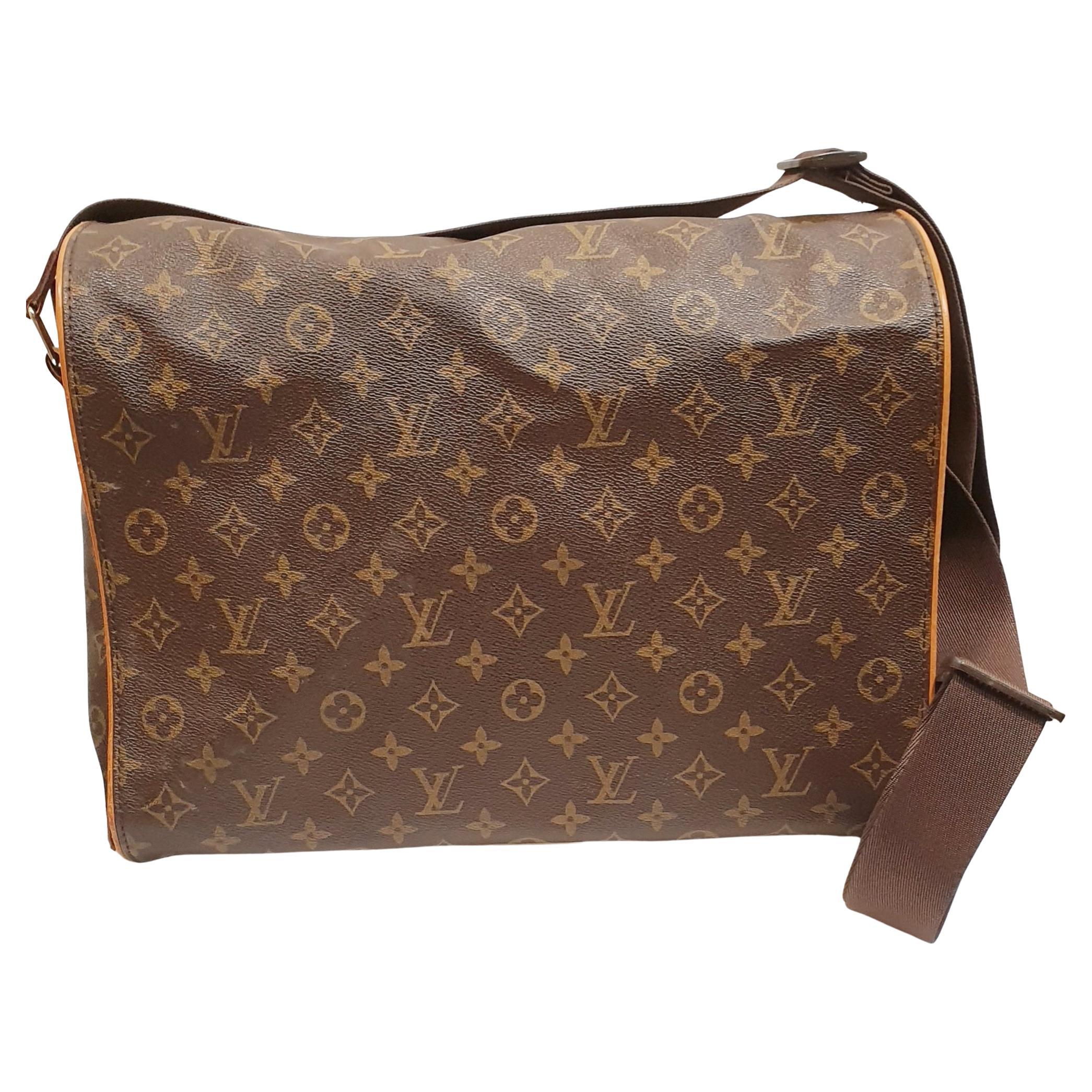 Louis Vuitton Abbesses Messenger Bag mit Monogramm aus Segeltuch