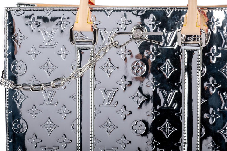 Sold at Auction: Louis Vuitton, LOUIS VUITTON 'MIROIR SAC PLAT