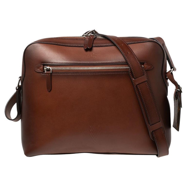 Louis Vuitton Acajou Ombre Reporter Messenger Bag For Sale at 1stDibs