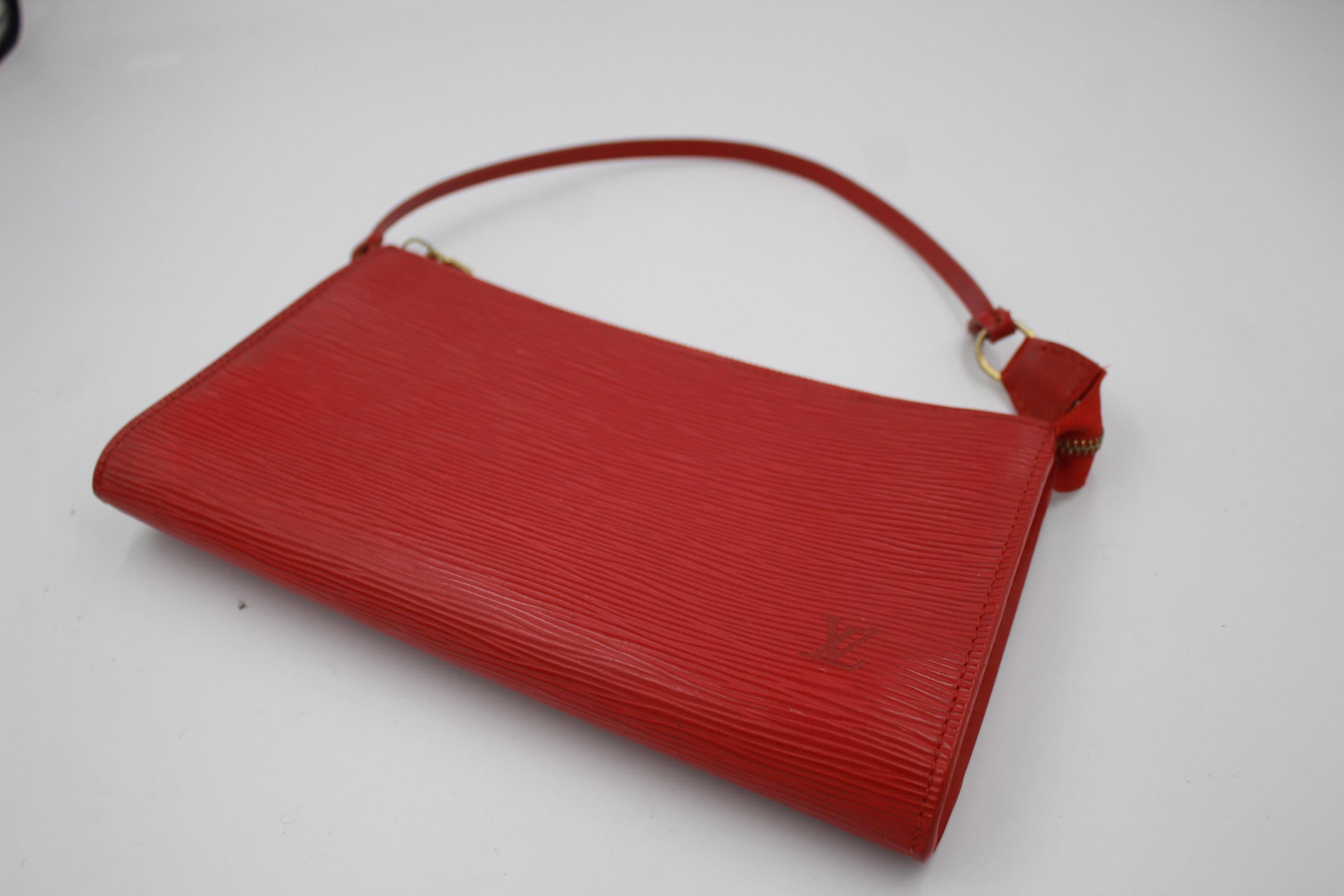 Red Louis Vuitton Accessoire Clutch in red épi leather
