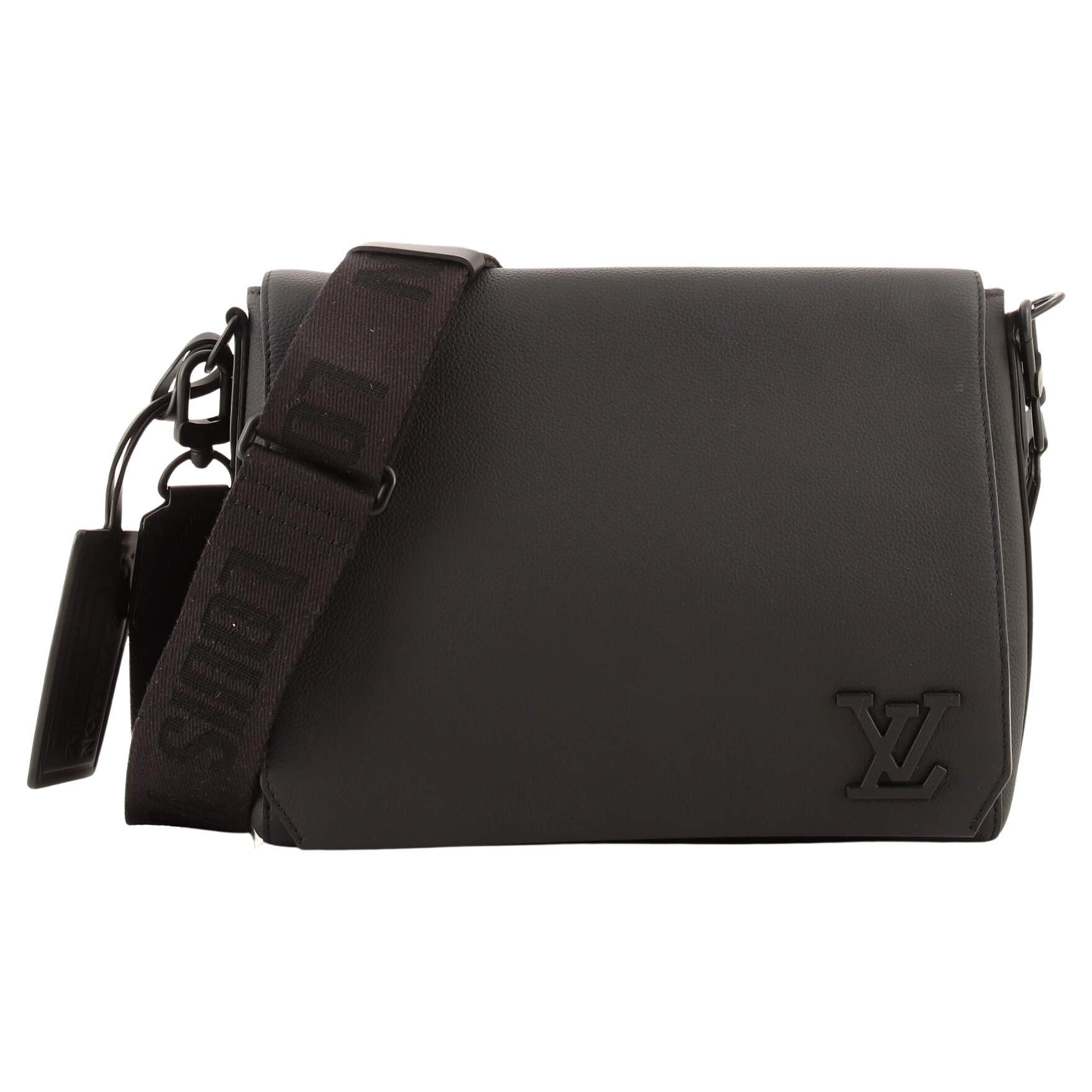 Louis Vuitton Aerogram Messenger Bag Leather at 1stDibs | lv aerogram ...