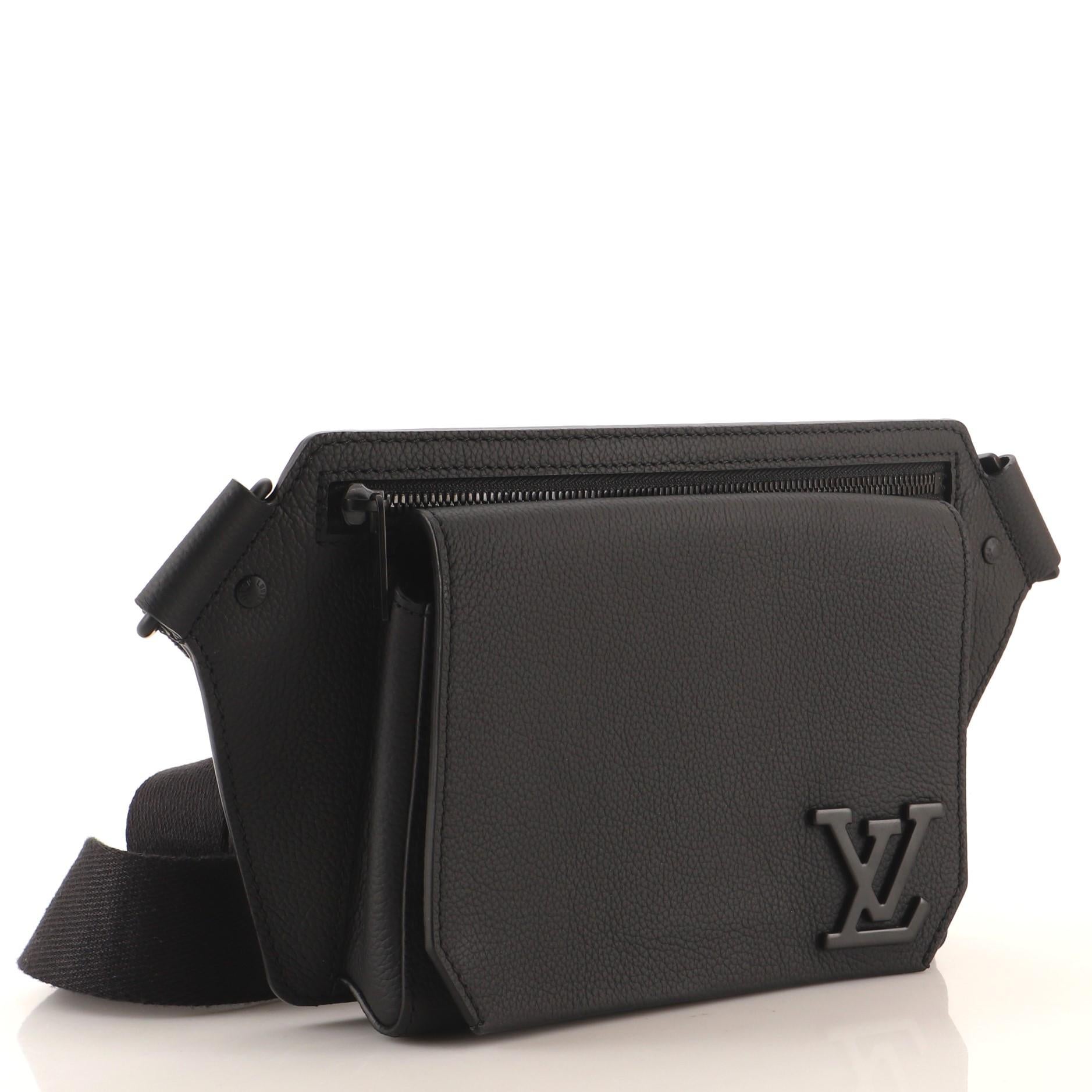 Louis Vuitton Aerogram Slingtasche aus Leder (Schwarz)