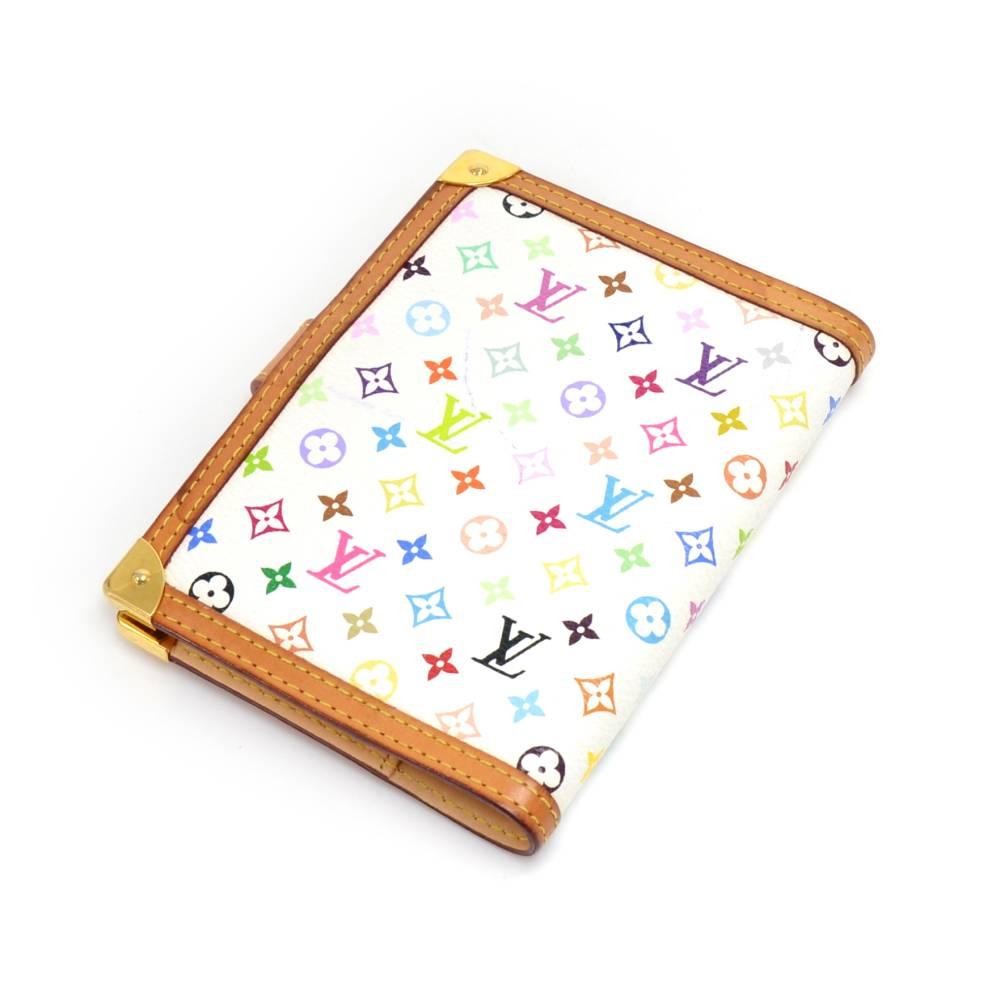 Louis Vuitton agenda in white multicolor monogram canvas and lined with cowhide leather. It has 6 gold-tone rings, 3 credit card slots, 2 open side pockets, a small pen holder, and a stud closure. The small 6-ring refill papers can be bought at the