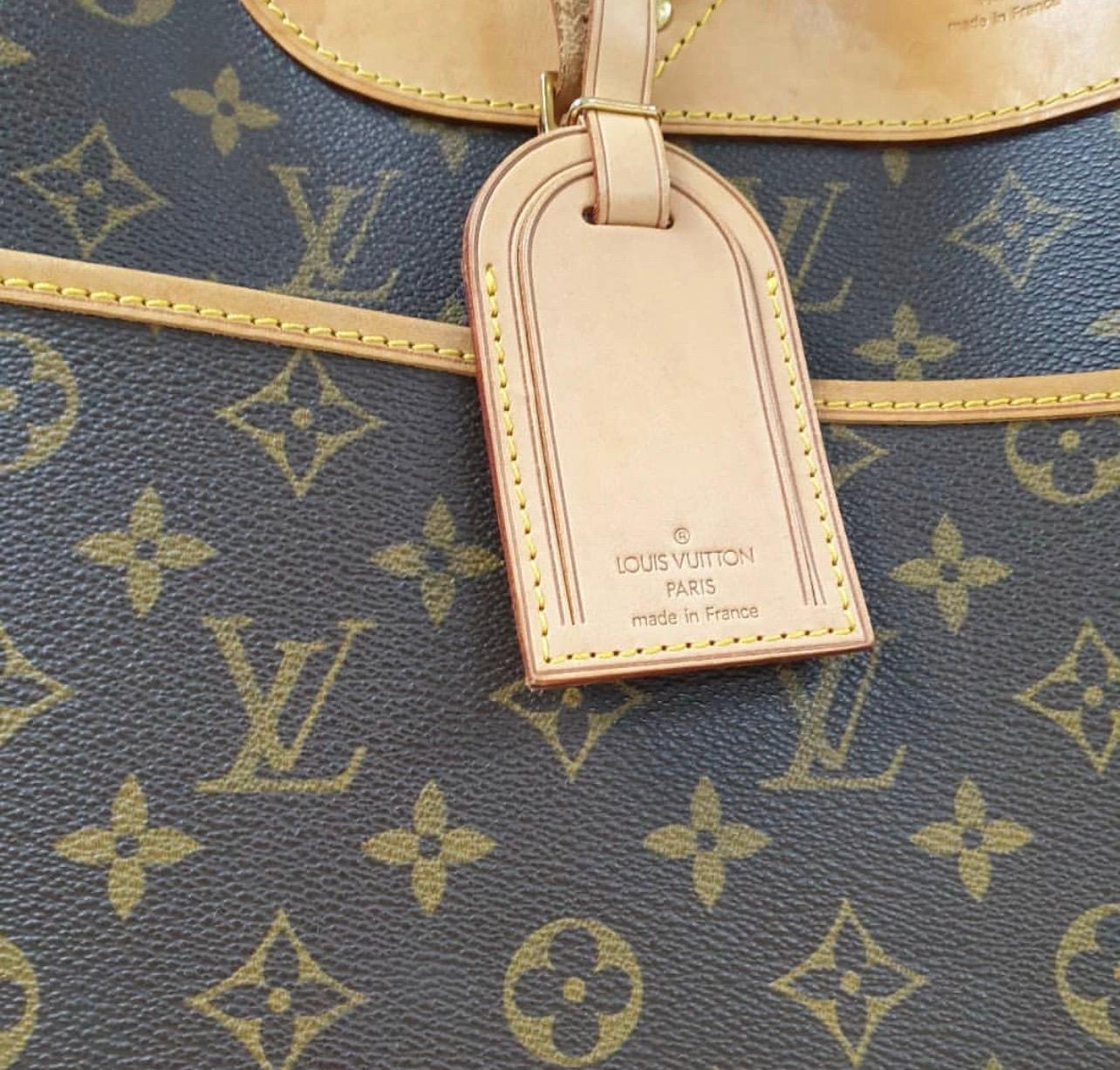 To elevate your travelling experience, Louis Vuitton brings you this reliable suitcase. It has been crafted from monogram canvas and enhanced with leather. 
Equipped with 2 top handles, and two zip compartments lined with coated fabric, this piece