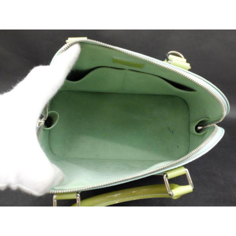 Louis Vuitton Alma Amande Pm 232546 Green Patent Leather Satchel In Good Condition In Dix hills, NY