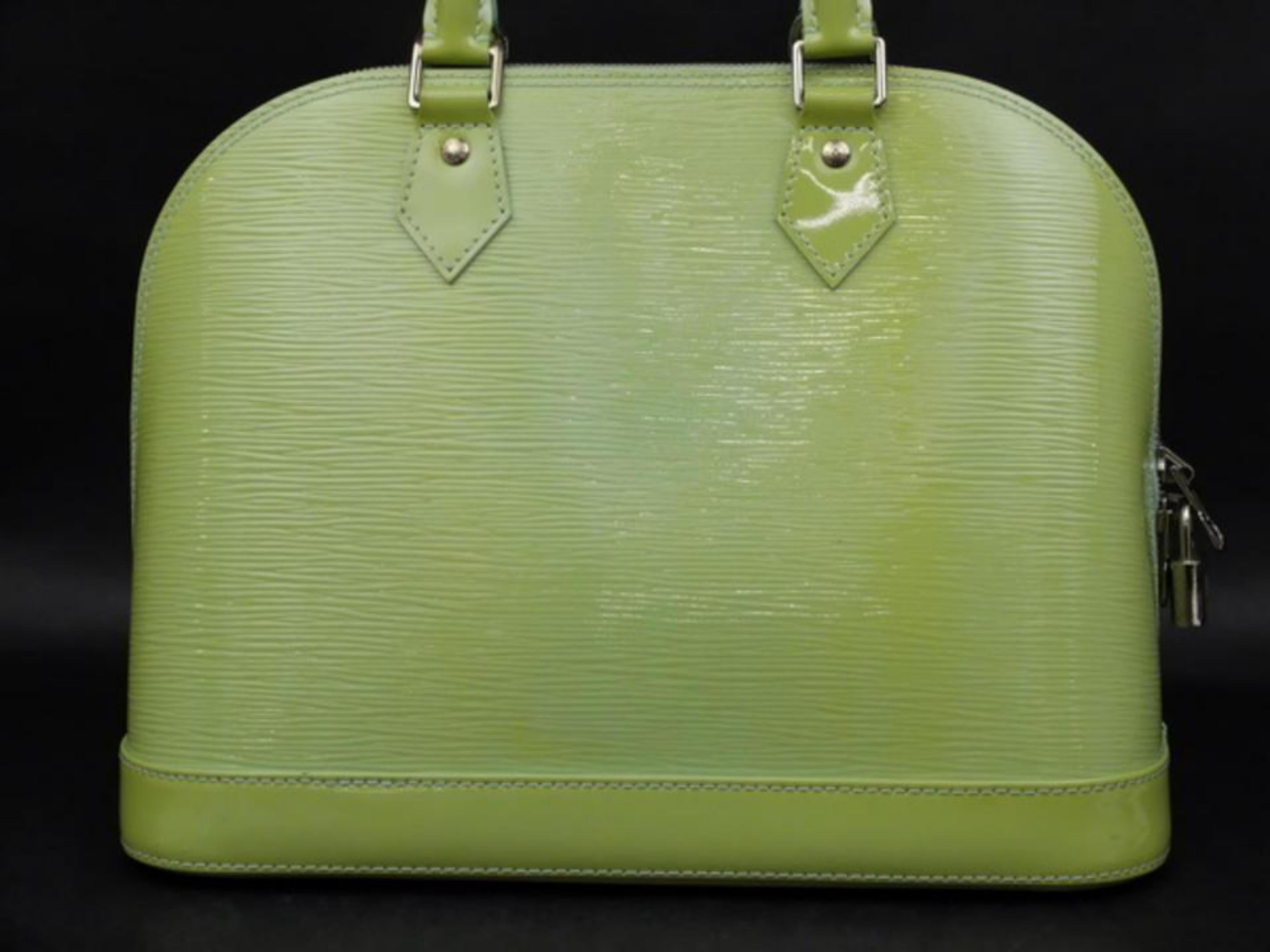 Louis Vuitton Alma Amande Pm 232546 Green Patent Leather Satchel In Good Condition For Sale In Forest Hills, NY