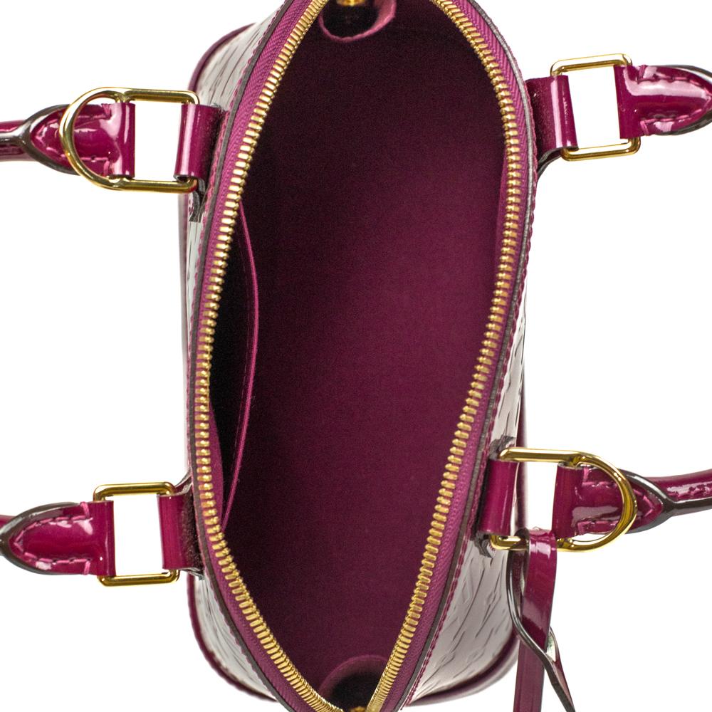 LOUIS VUITTON, Alma BB in burgundy patent leather In Good Condition In Clichy, FR