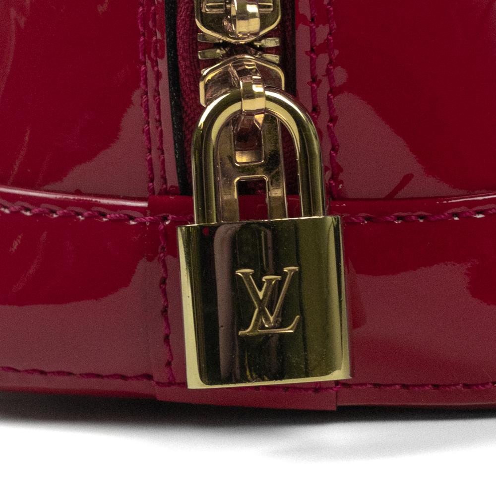 LOUIS VUITTON, Alma BB in red patent leather For Sale 3