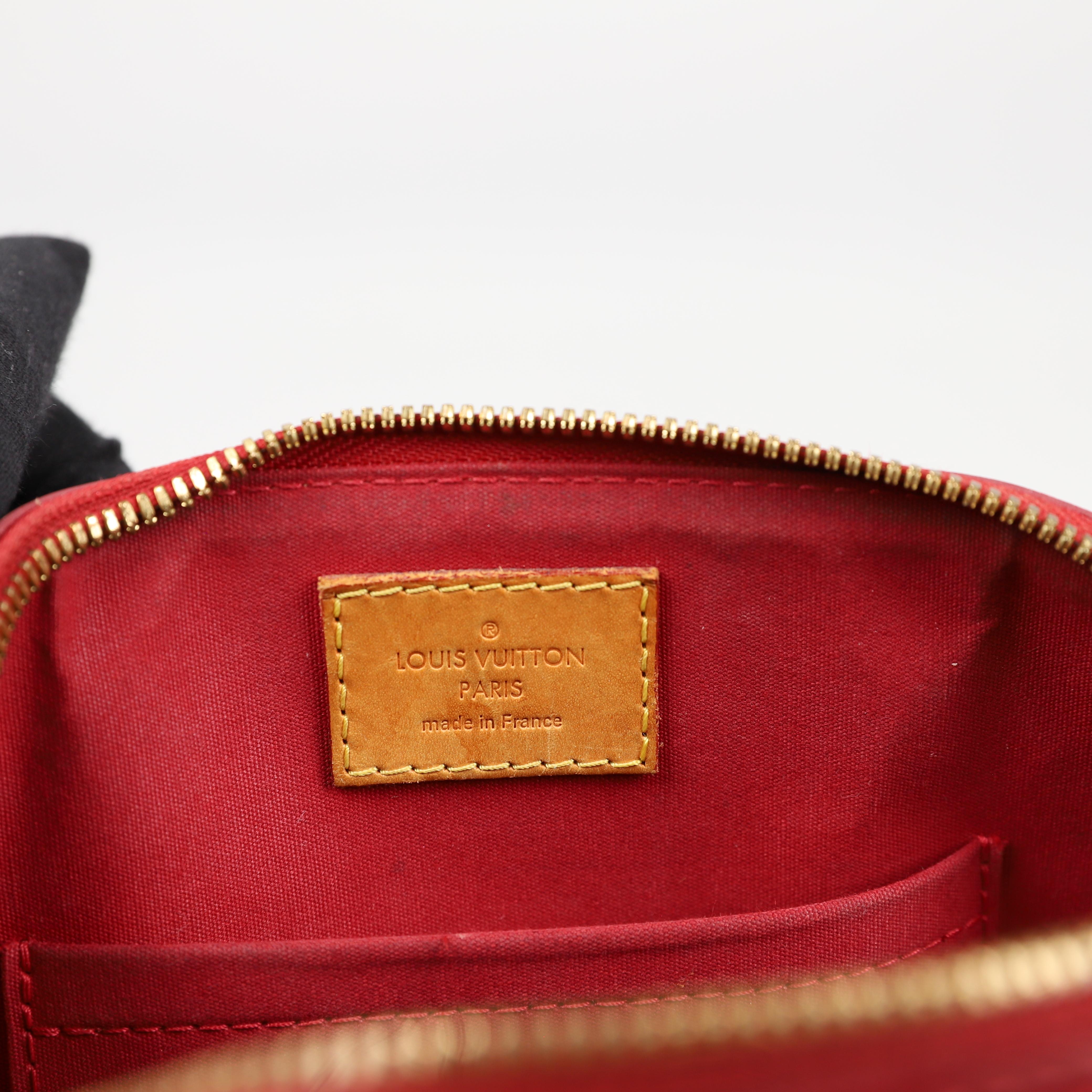 Louis Vuitton Alma BB leather handbag In Excellent Condition In Rīga, LV