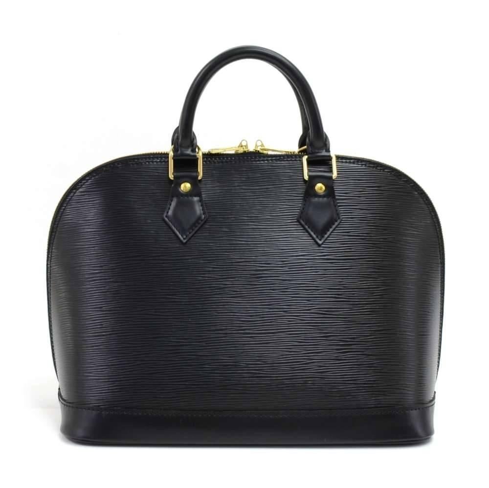 Louis Vuitton Alma bag in black Epi leather. With its shapes invented by Gaston Vuitton in the 1930’s, Alma is now a classic. Hand-held and closed with a double zipper. Inside has an open pocket. Very stylish item!  SKU : LP238

Made in: