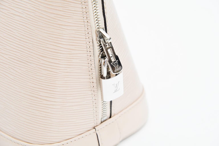 Louis Vuitton Alma Epi Leather Bag For Sale 2