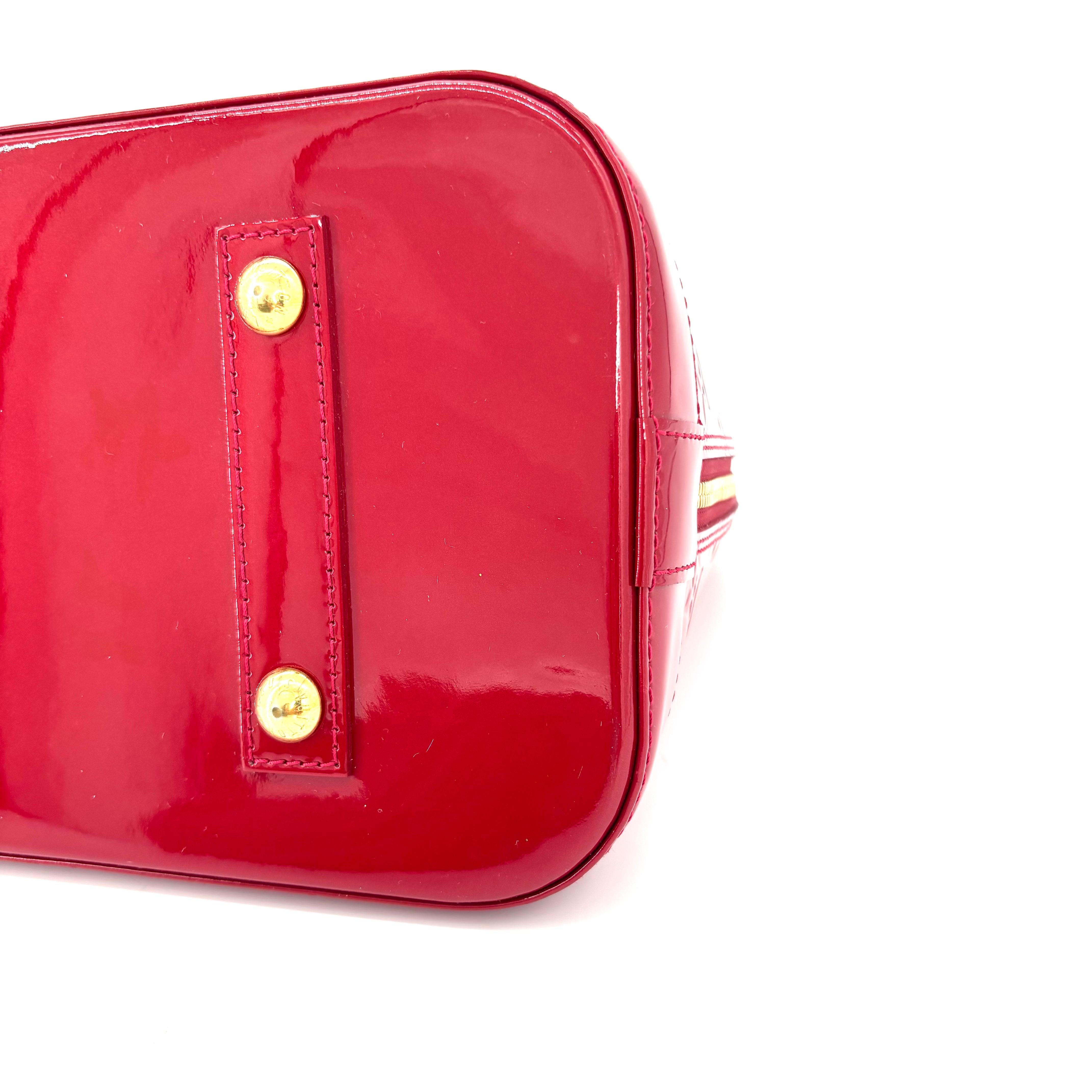 Louis Vuitton Alma GM Rose Red Indien Vernis Monogram Bag en vente 5