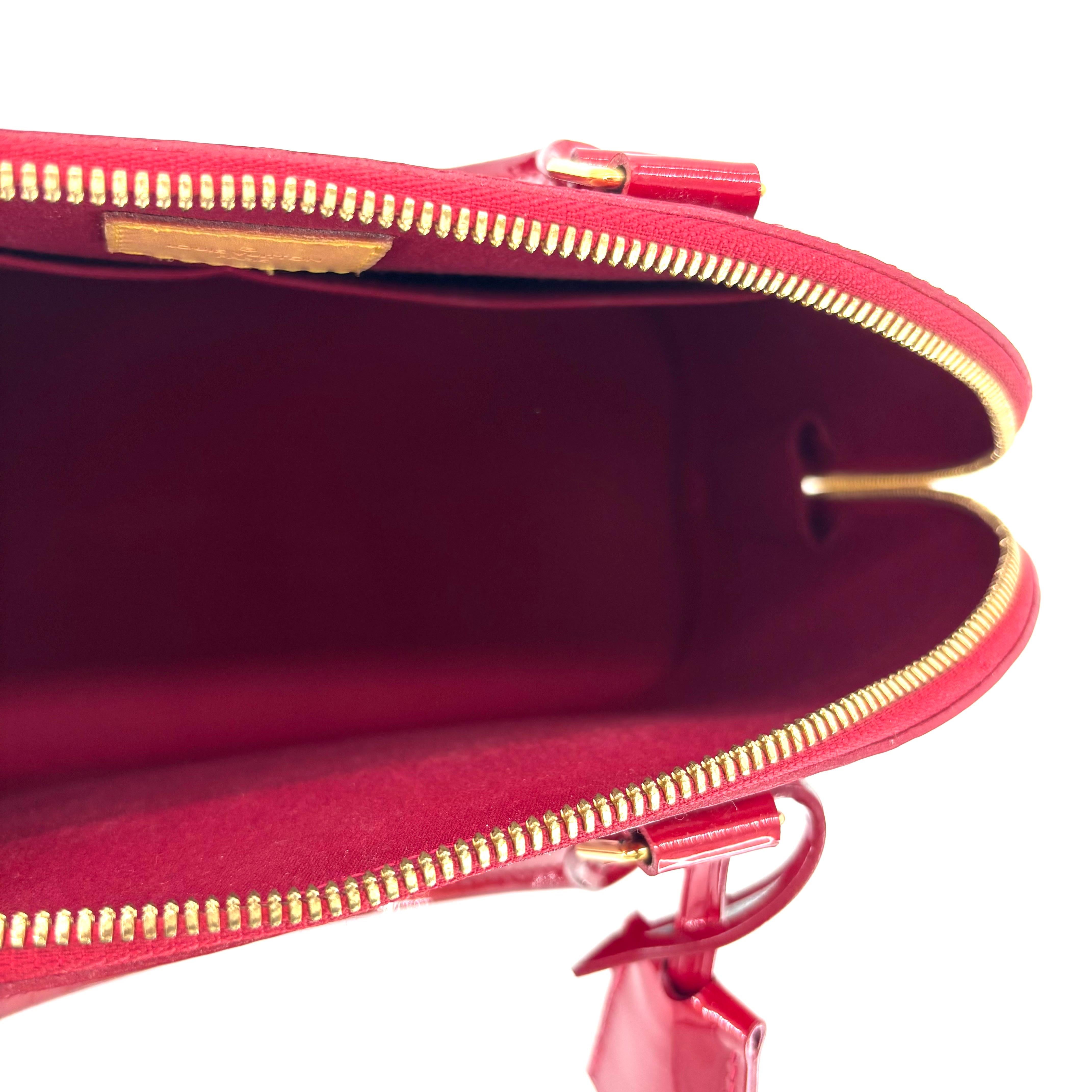 Louis Vuitton Alma GM Rose Red Indien Vernis Monogram Bag en vente 6