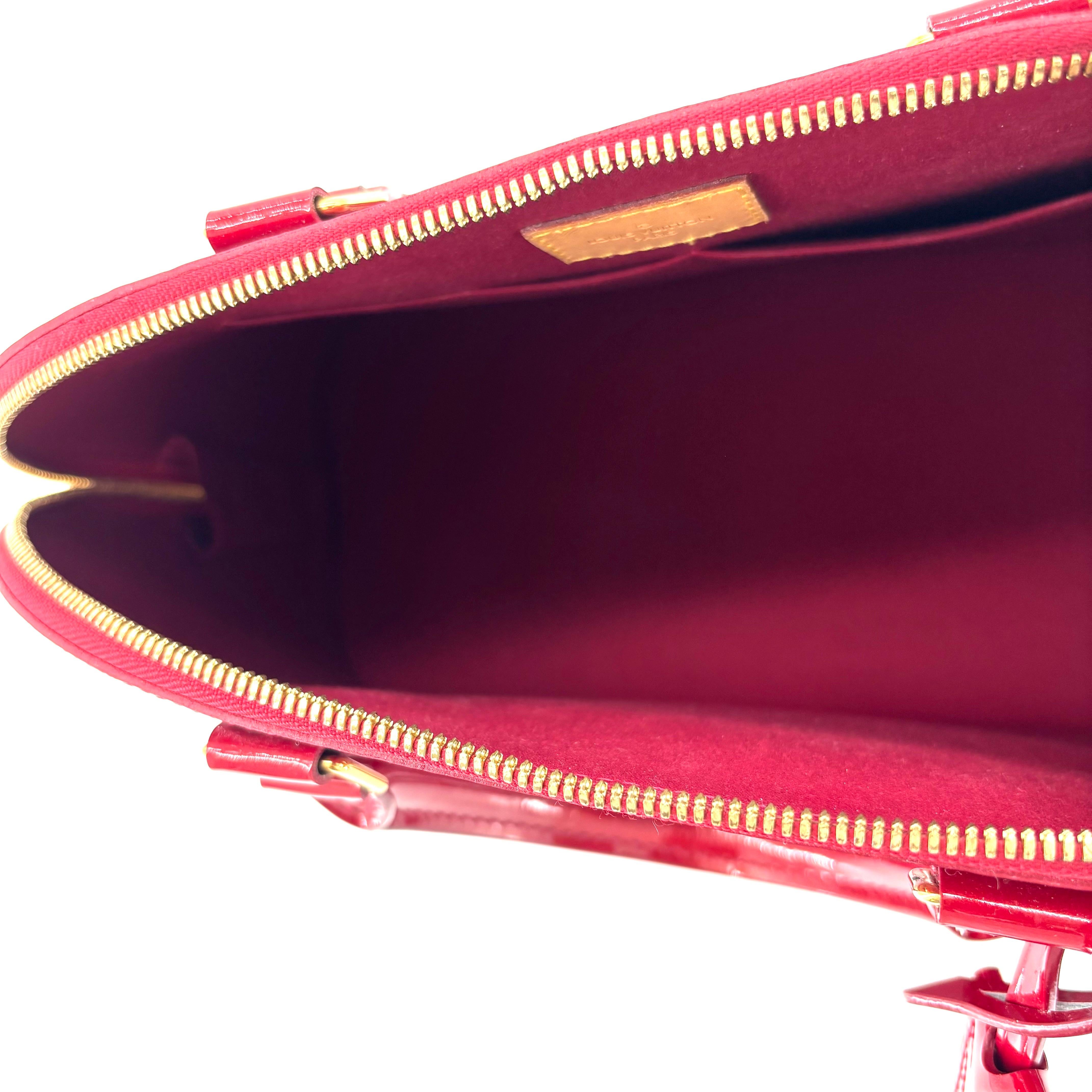 Louis Vuitton Alma GM Rose Red Indien Vernis Monogram Bag en vente 7