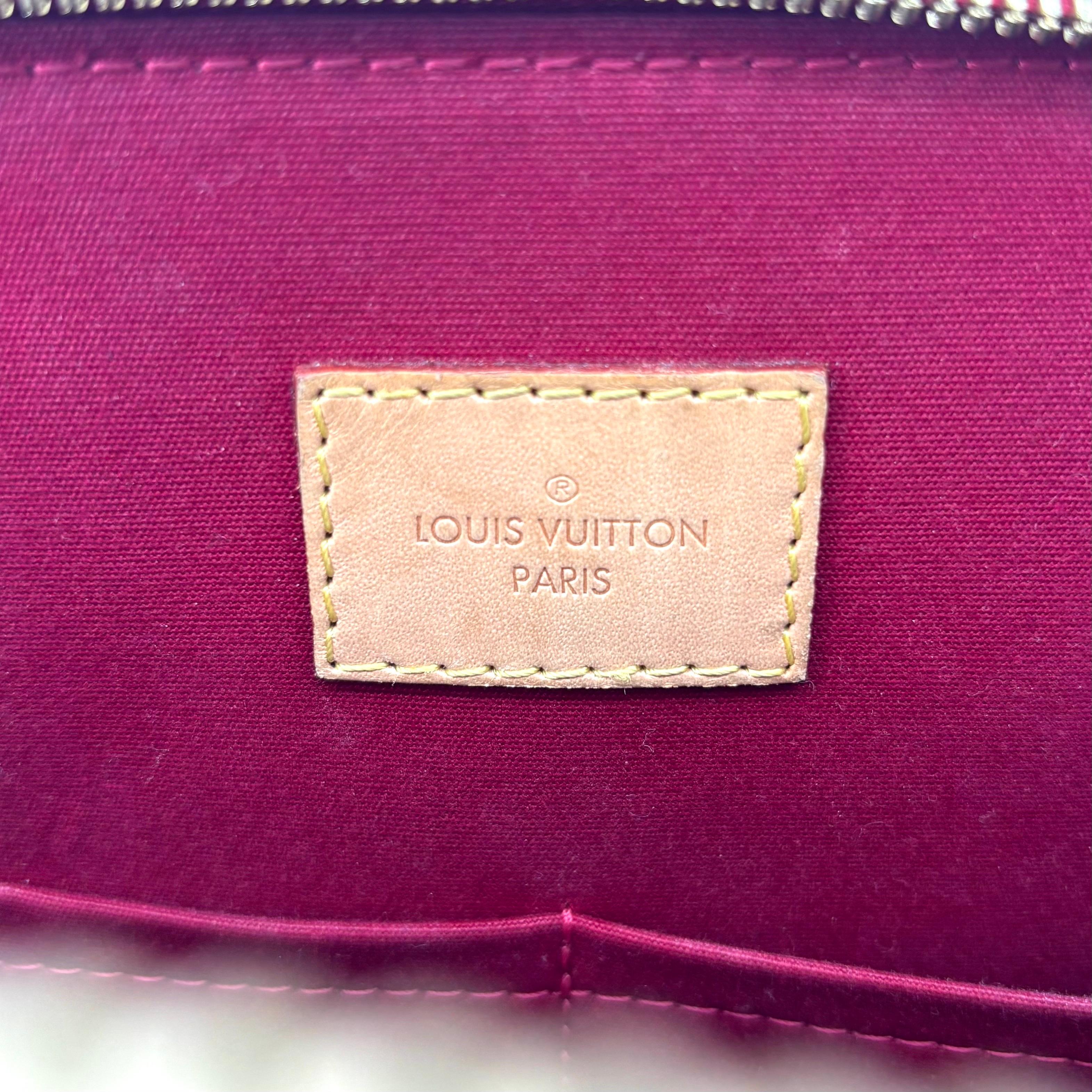 Louis Vuitton Alma GM Rose Red Indien Vernis Monogram Bag en vente 8