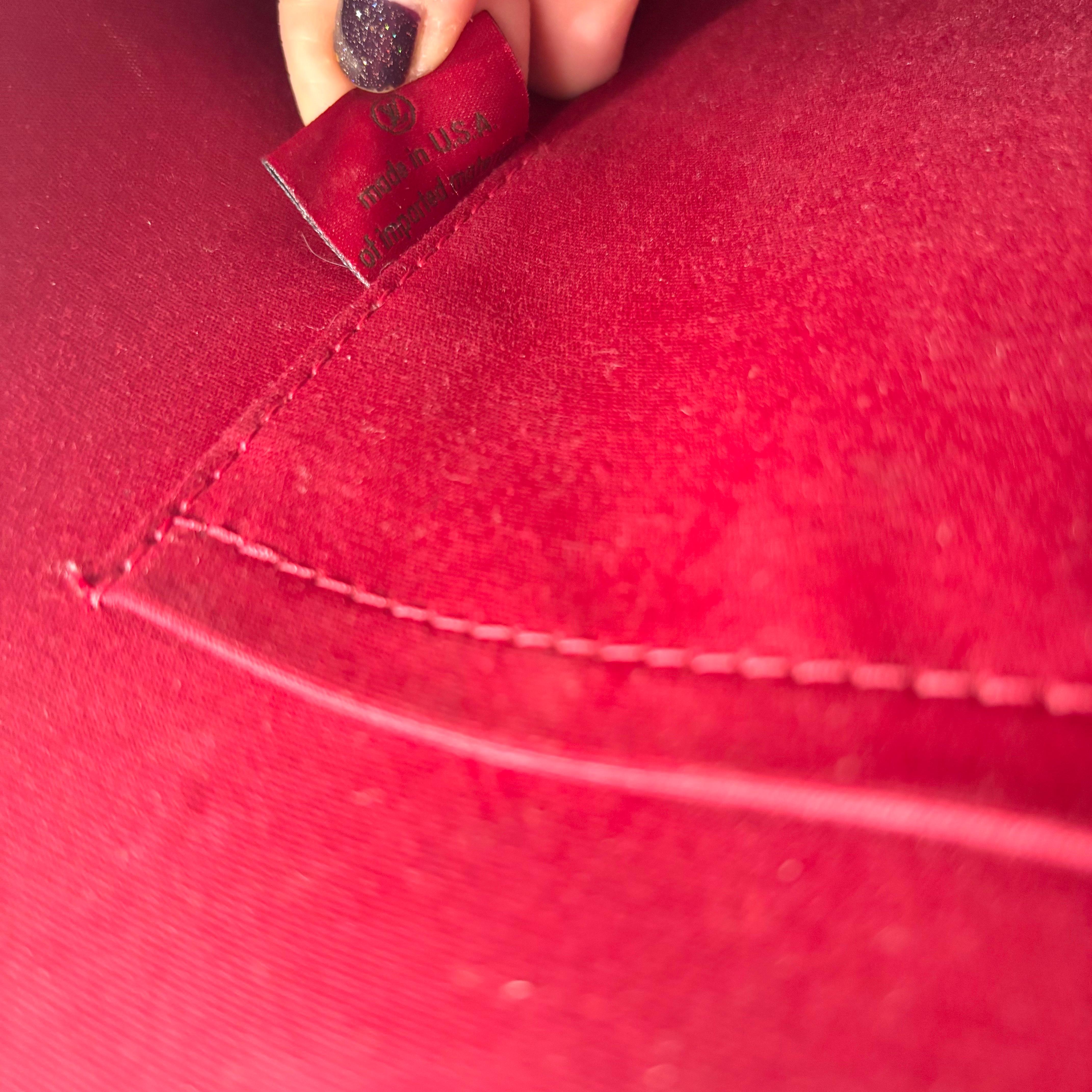 Louis Vuitton Alma GM Rose Red Indien Vernis Monogram Bag en vente 9