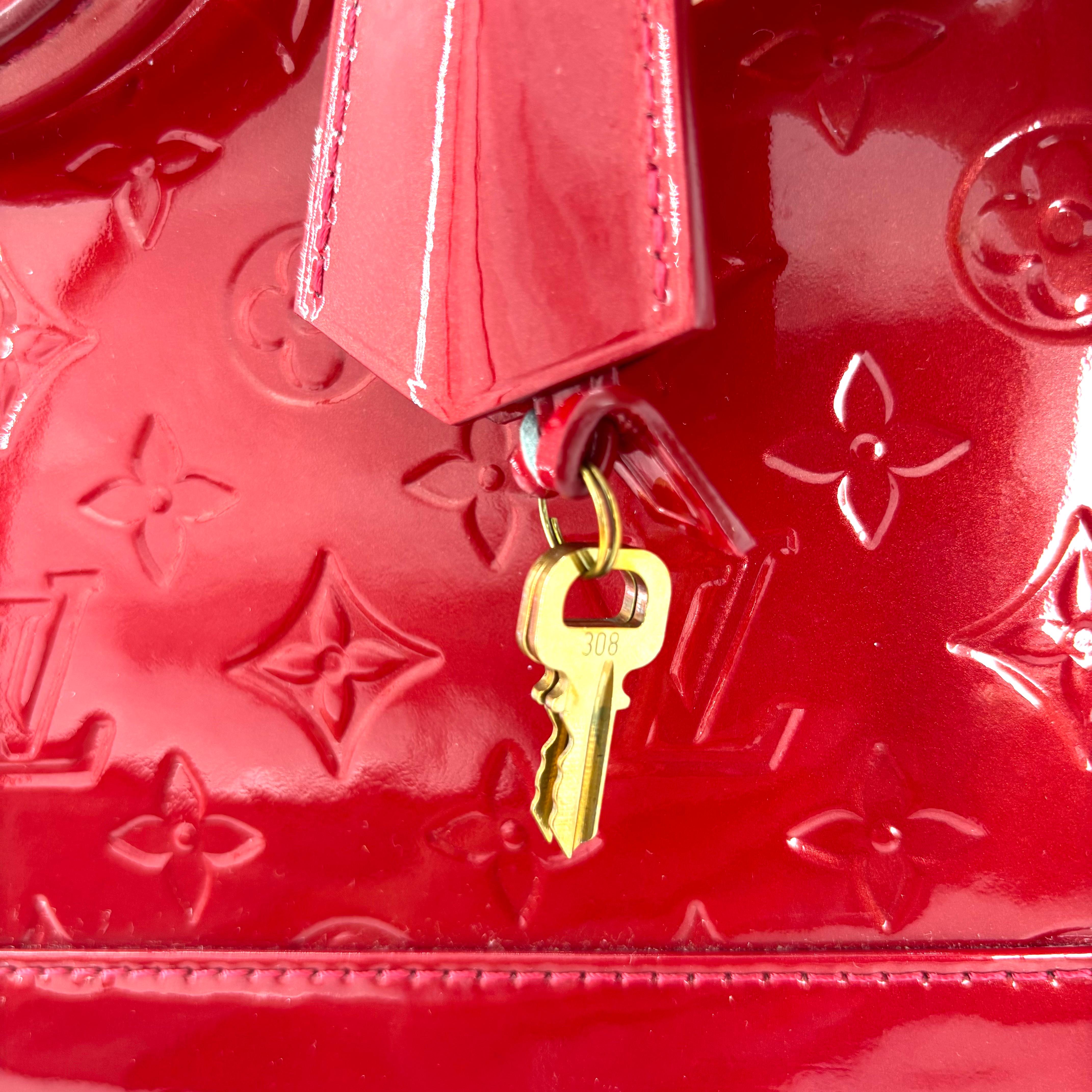 Louis Vuitton Alma GM Rose Red Indien Vernis Monogram Bag en vente 2
