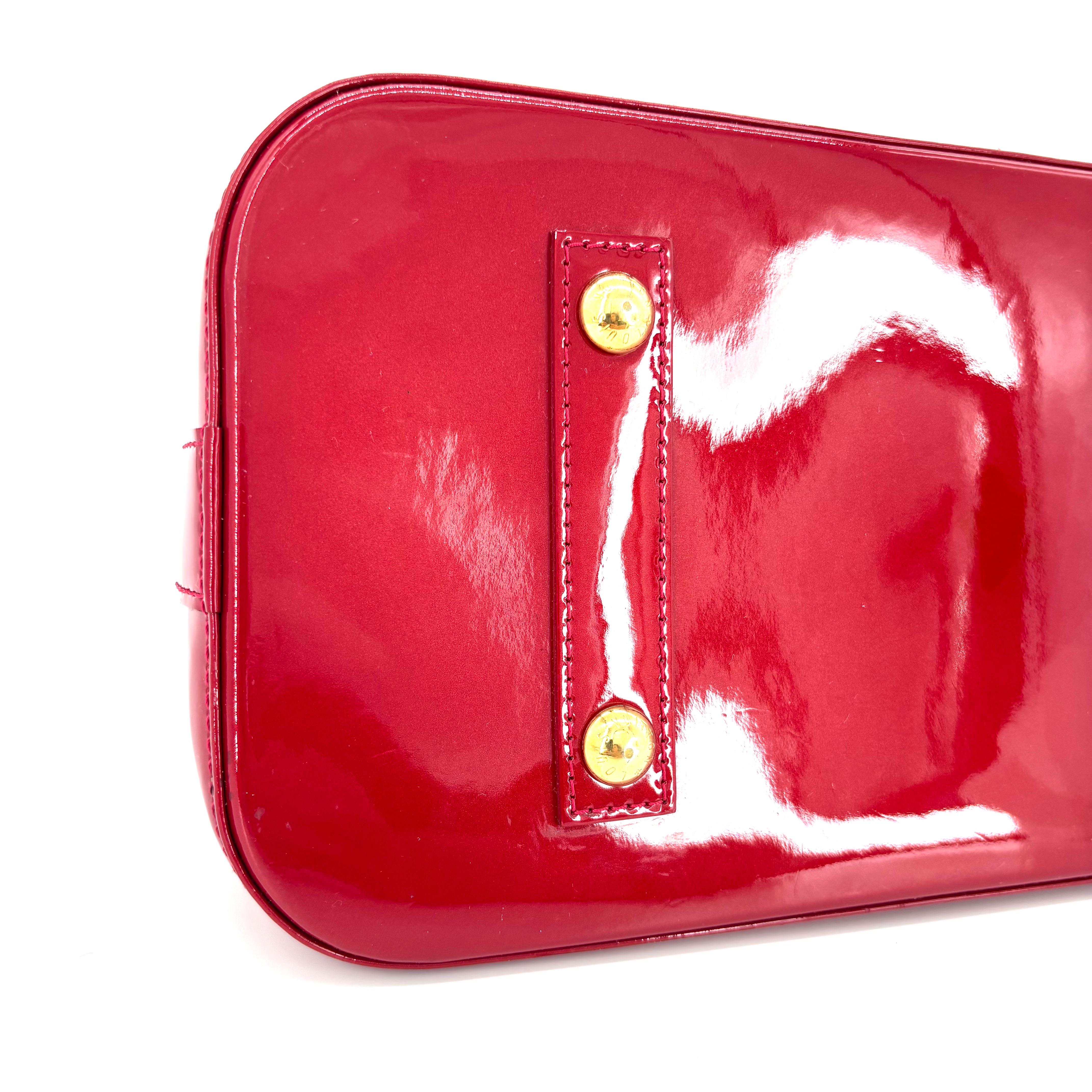 Louis Vuitton Alma GM Rose Red Indien Vernis Monogram Bag en vente 4