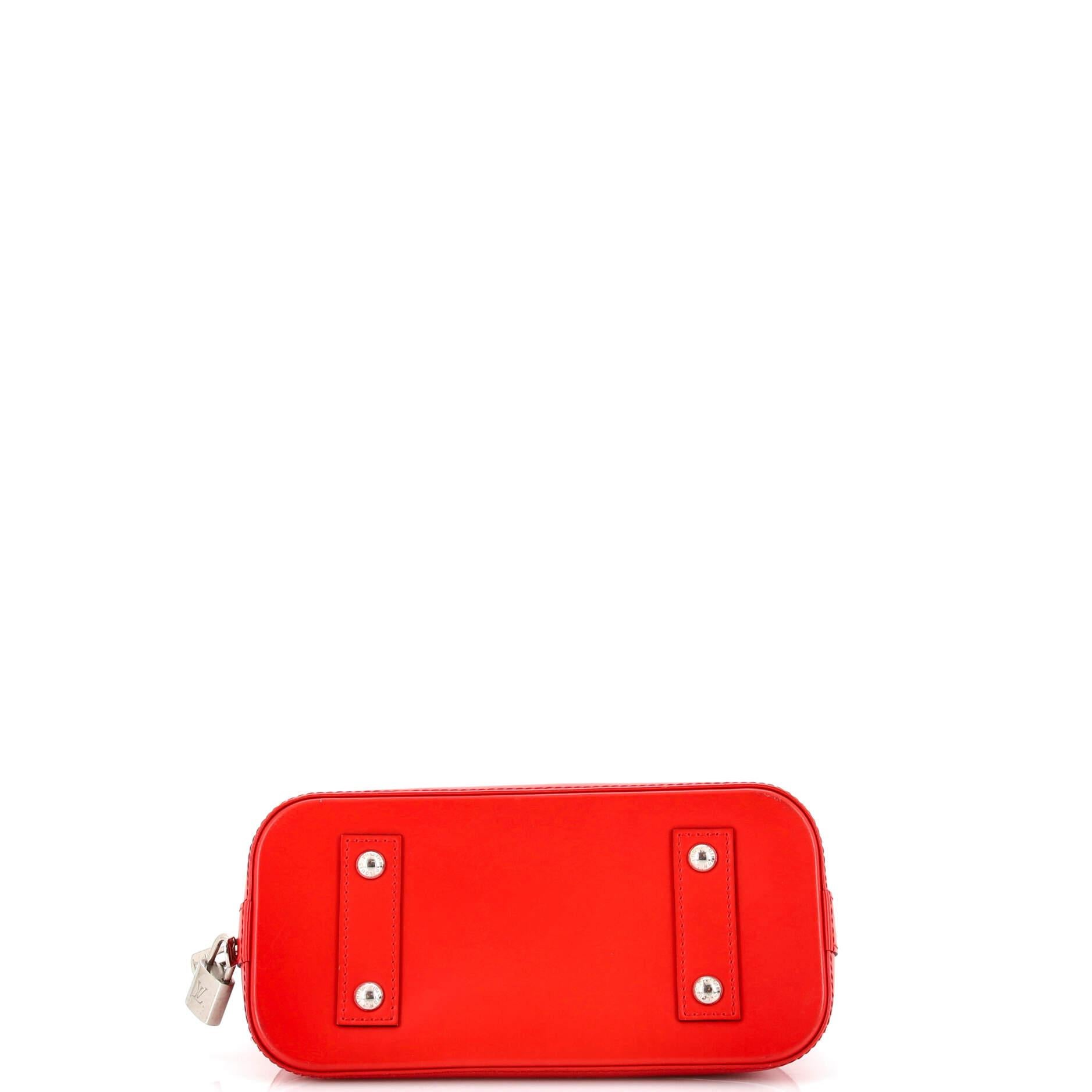 Women's or Men's Louis Vuitton Alma Handbag Epi Leather BB For Sale