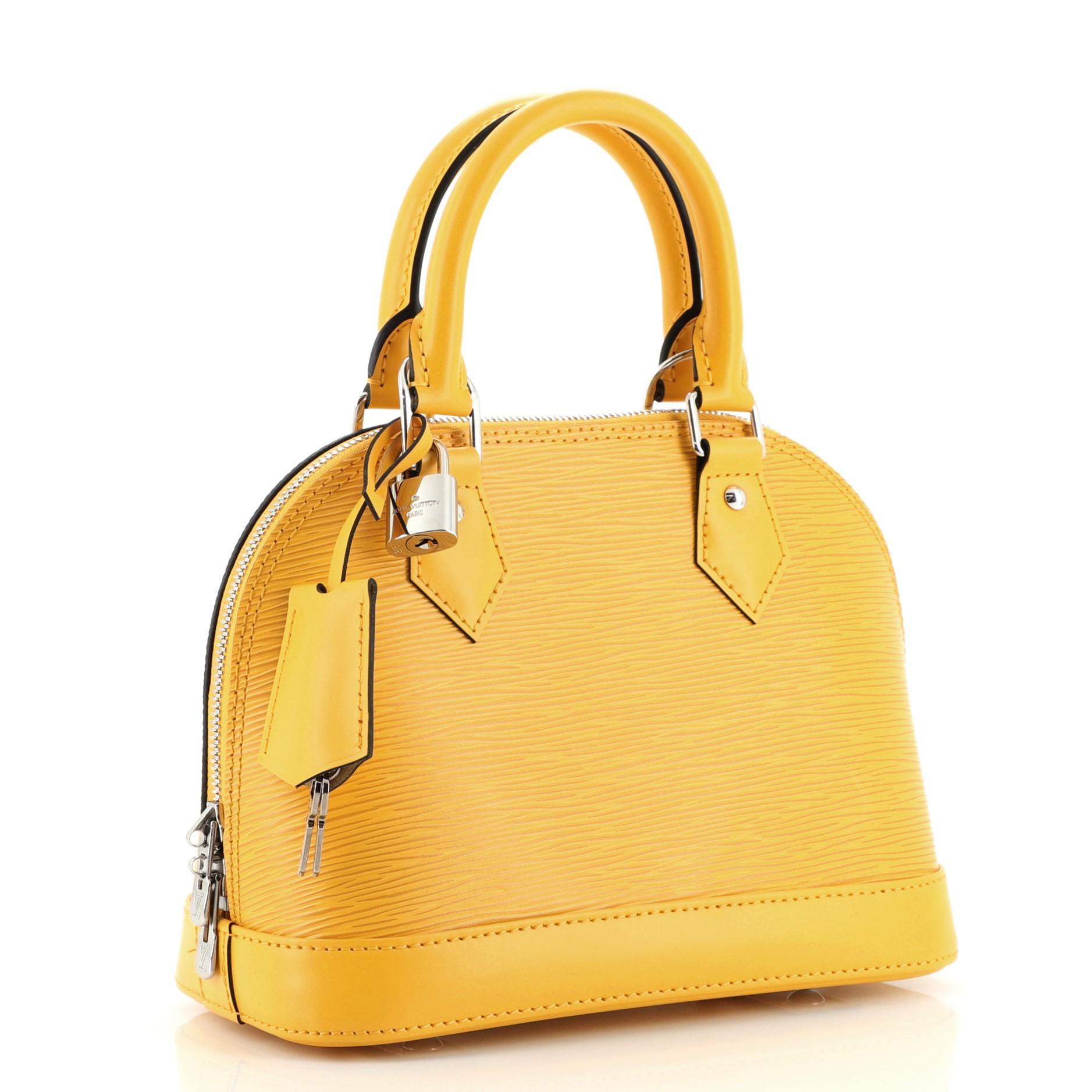 Condition: Excellent. Scratches on hardware.
Accessories: Clochette, Lock, Keys, With Strap
Measurements: Handle Drop 3.5