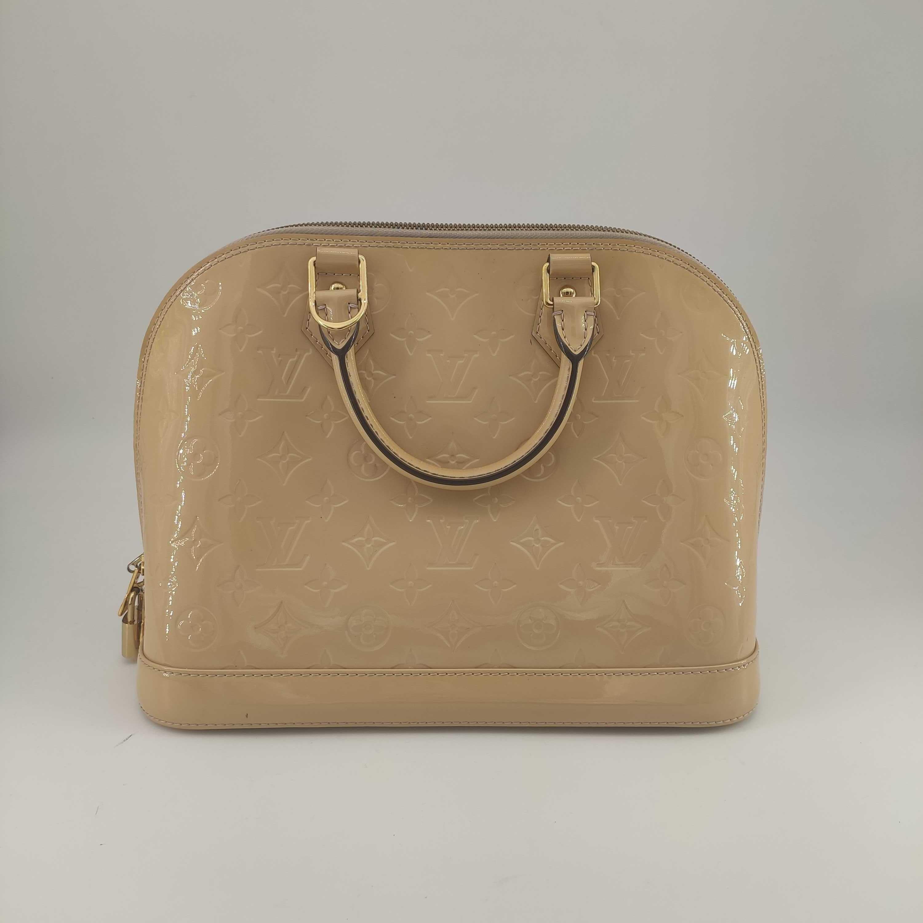LOUIS VUITTON Alma Handbag in Beige Leather In Excellent Condition In Clichy, FR