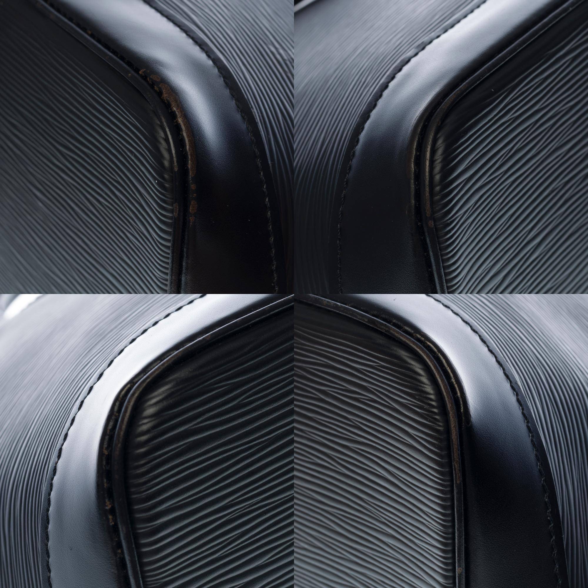 Louis Vuitton Alma handbag in black epi leather, GHW 5